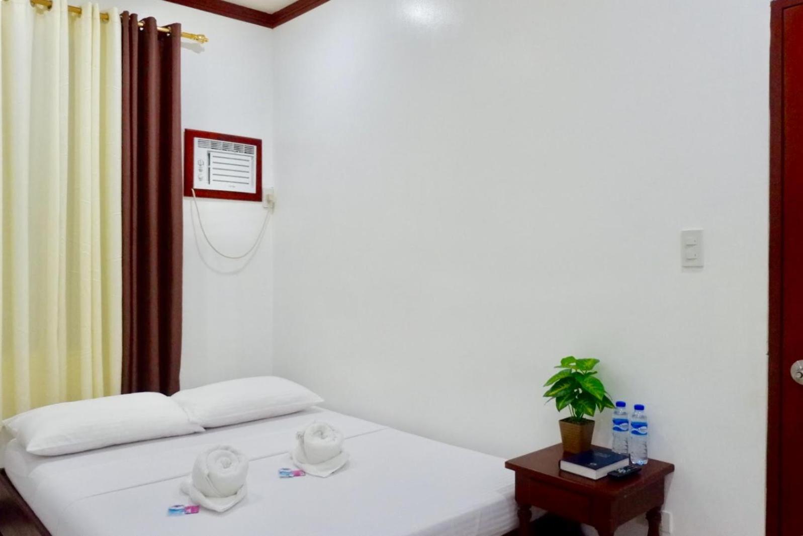 Endless Summer Hotel Baler