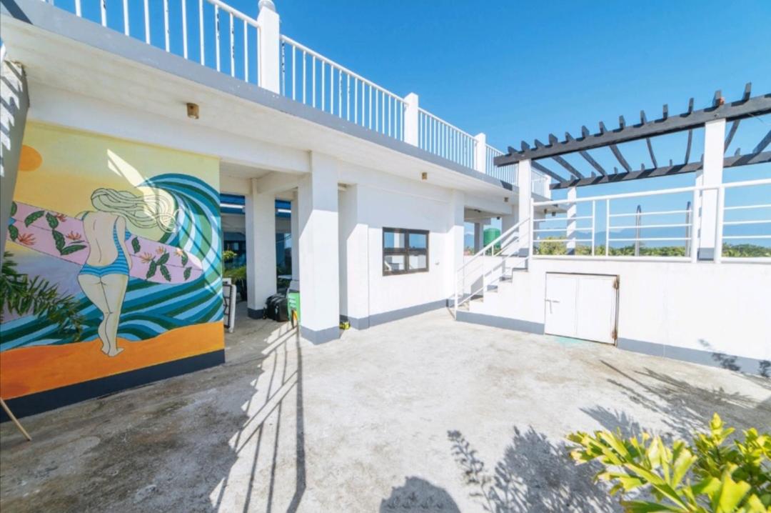 Endless Summer Hotel Baler