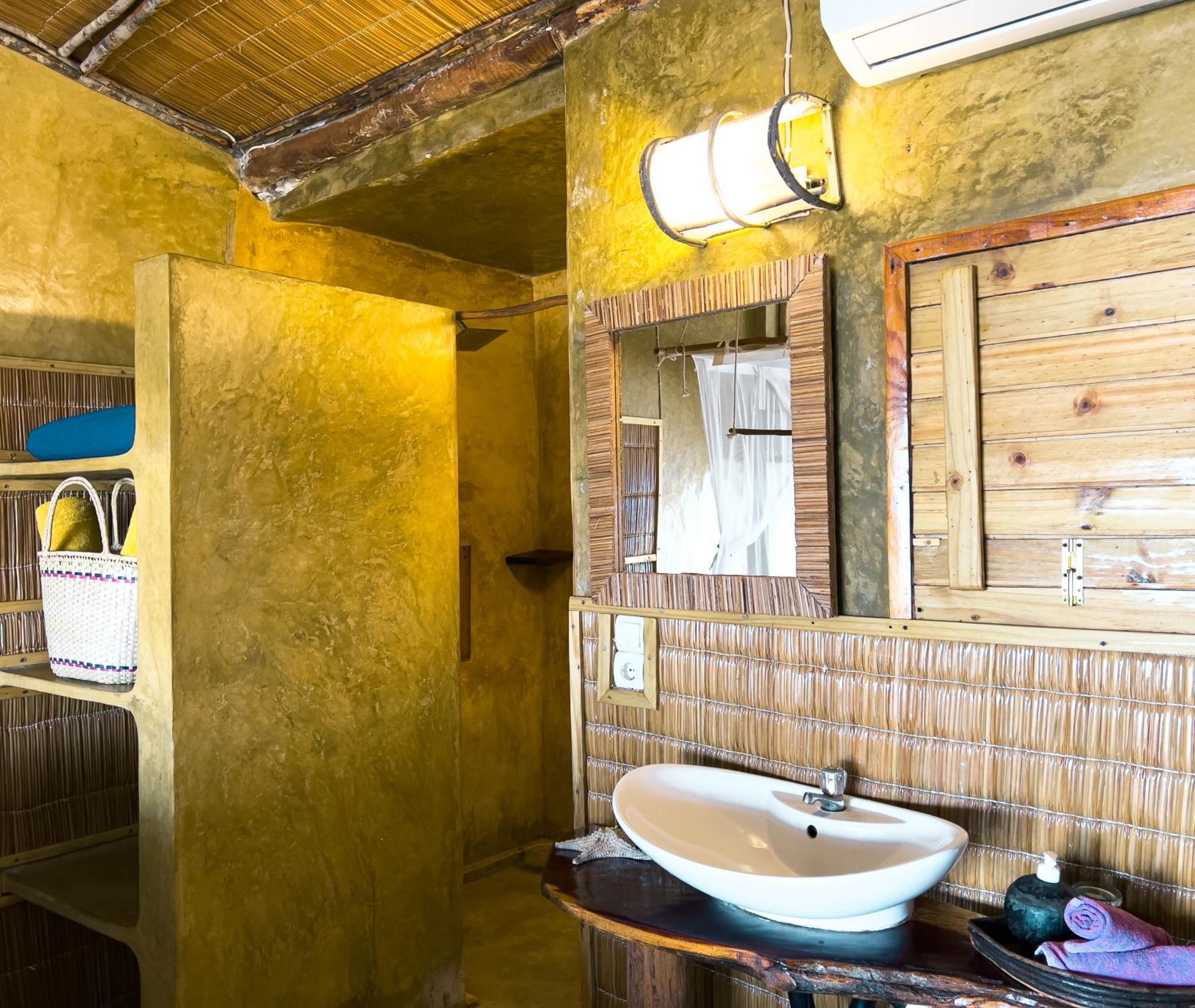 Casa na Praia Tofo- beach front hotel
