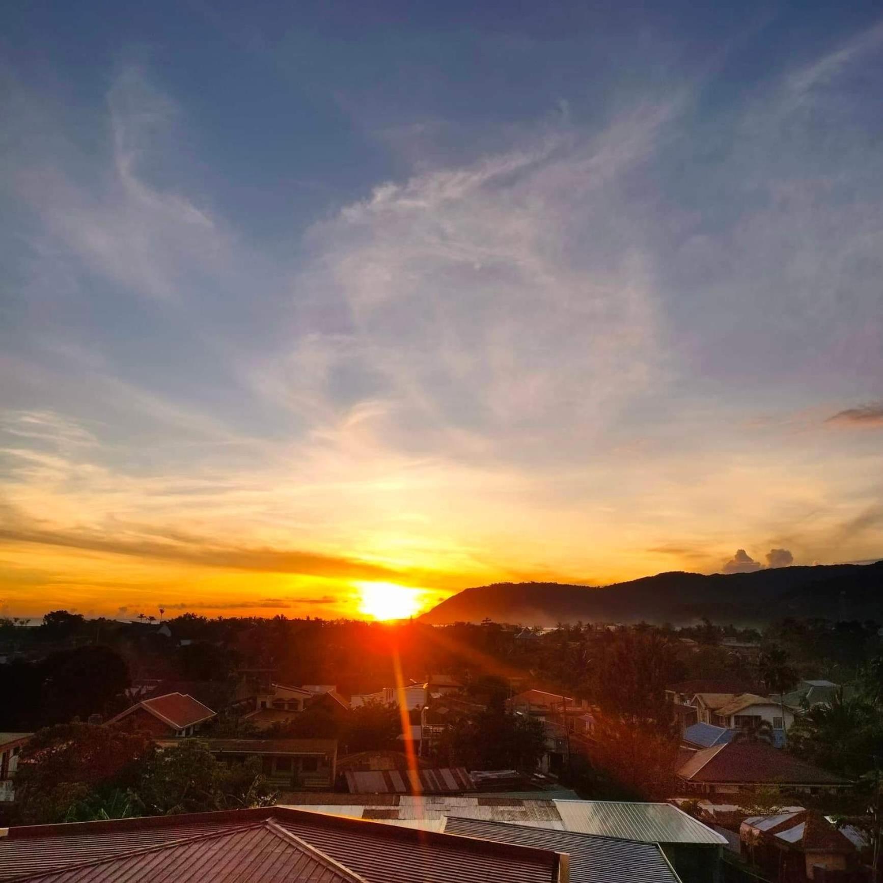 Endless Summer Hotel Baler