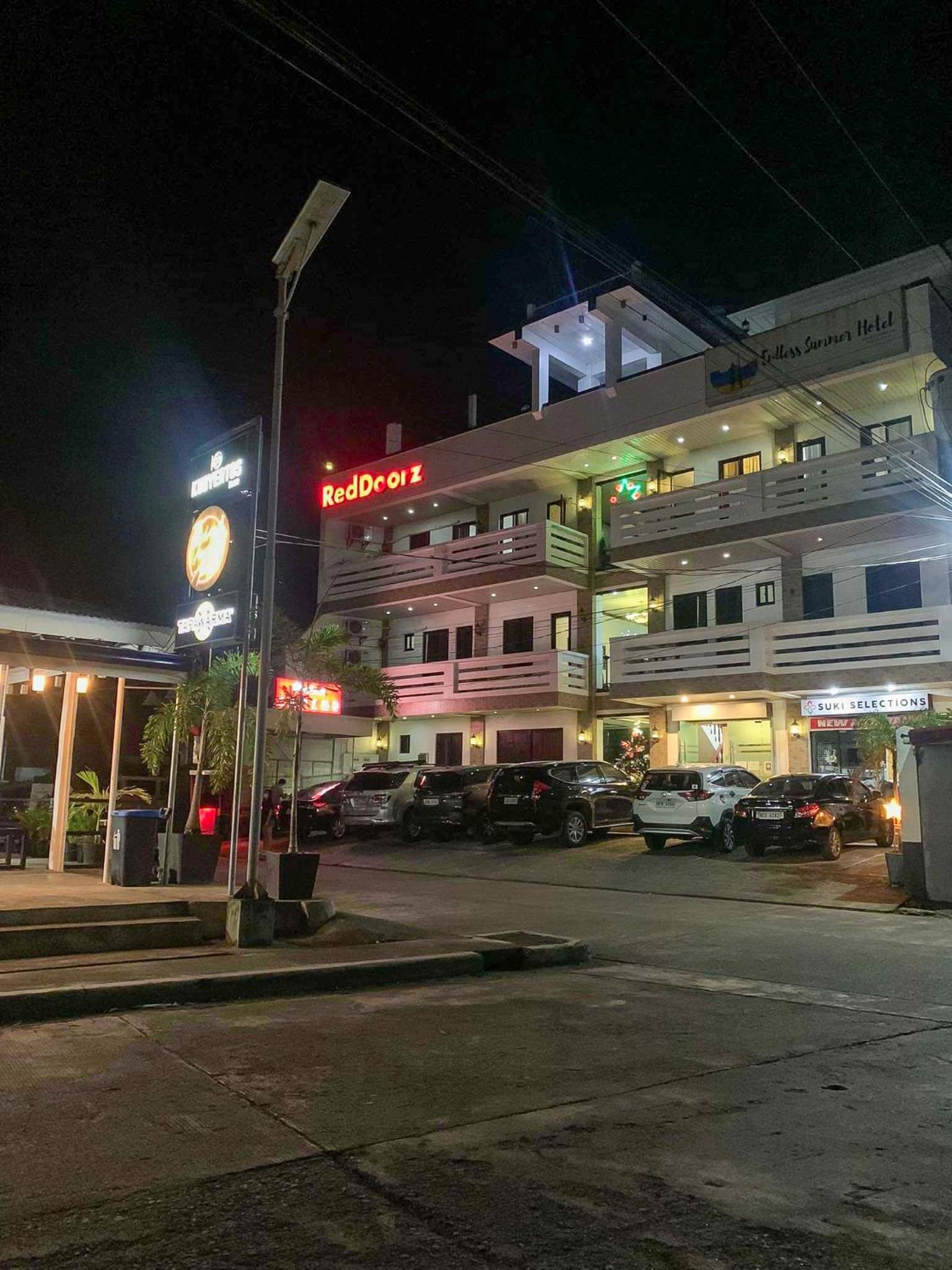 Endless Summer Hotel Baler