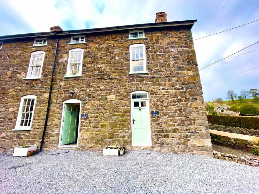 Castle Buildings Cottage1 view 2