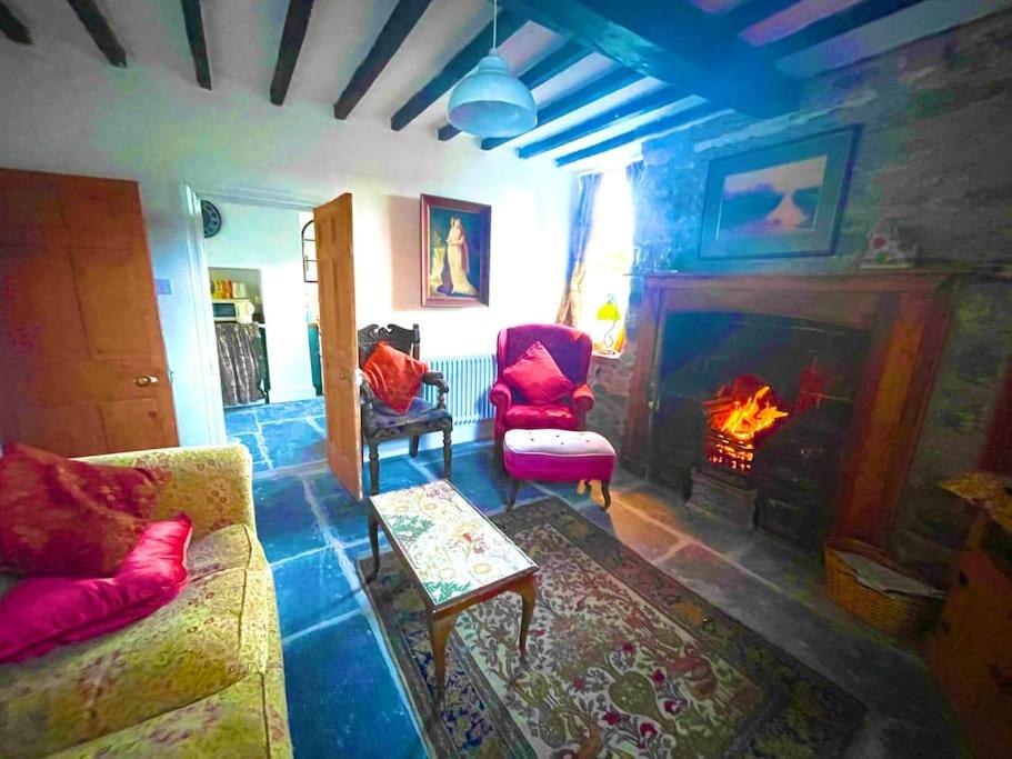 Castle Buildings Cottage1 view 5