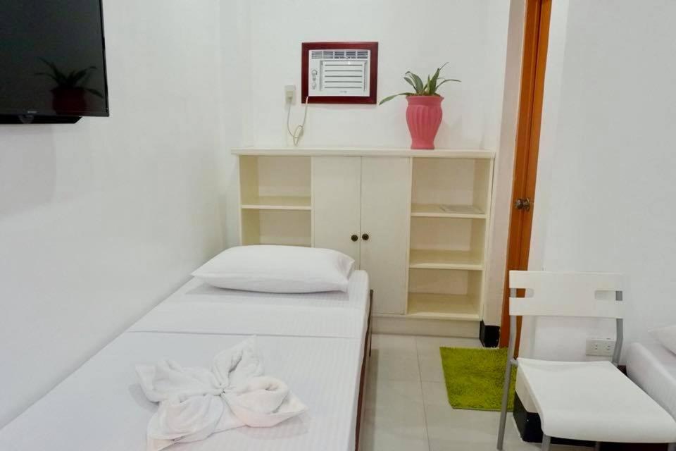 Endless Summer Hotel Baler