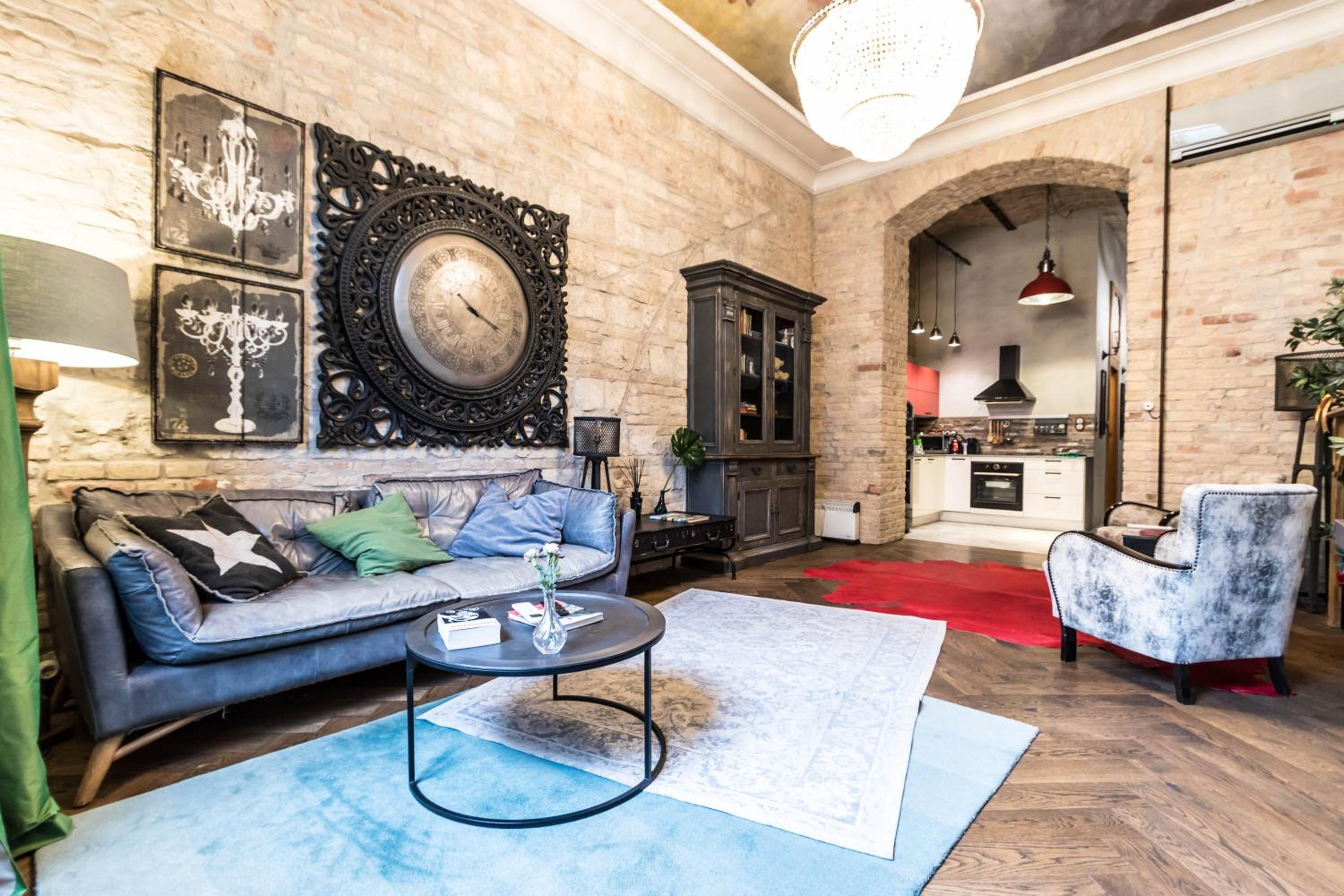 Castle Downtown Apartment view 3