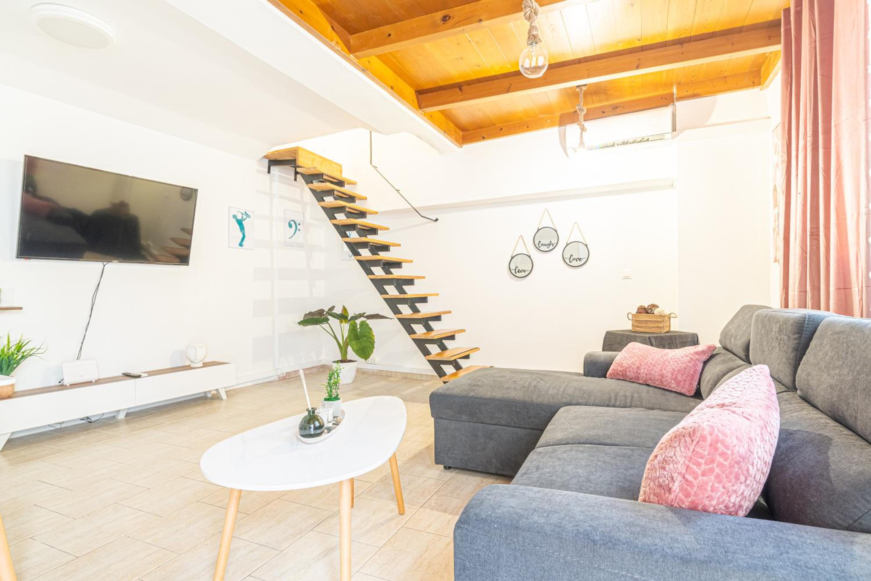 New Loft in the Heart of City Center view 3
