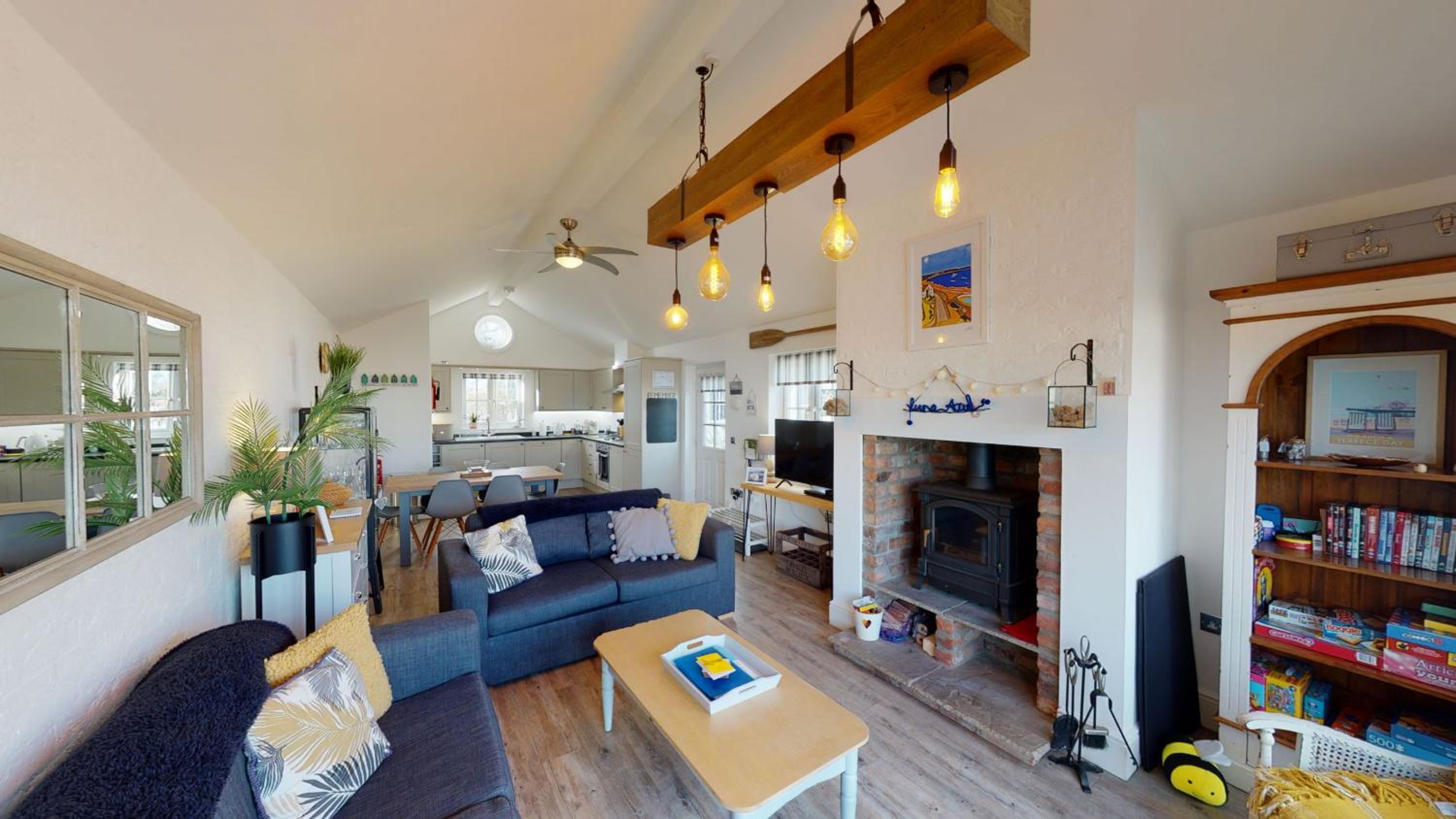 Luna Azul at The Bay Filey, sleeps up to 8, and 2 dogs stay for free! view 2