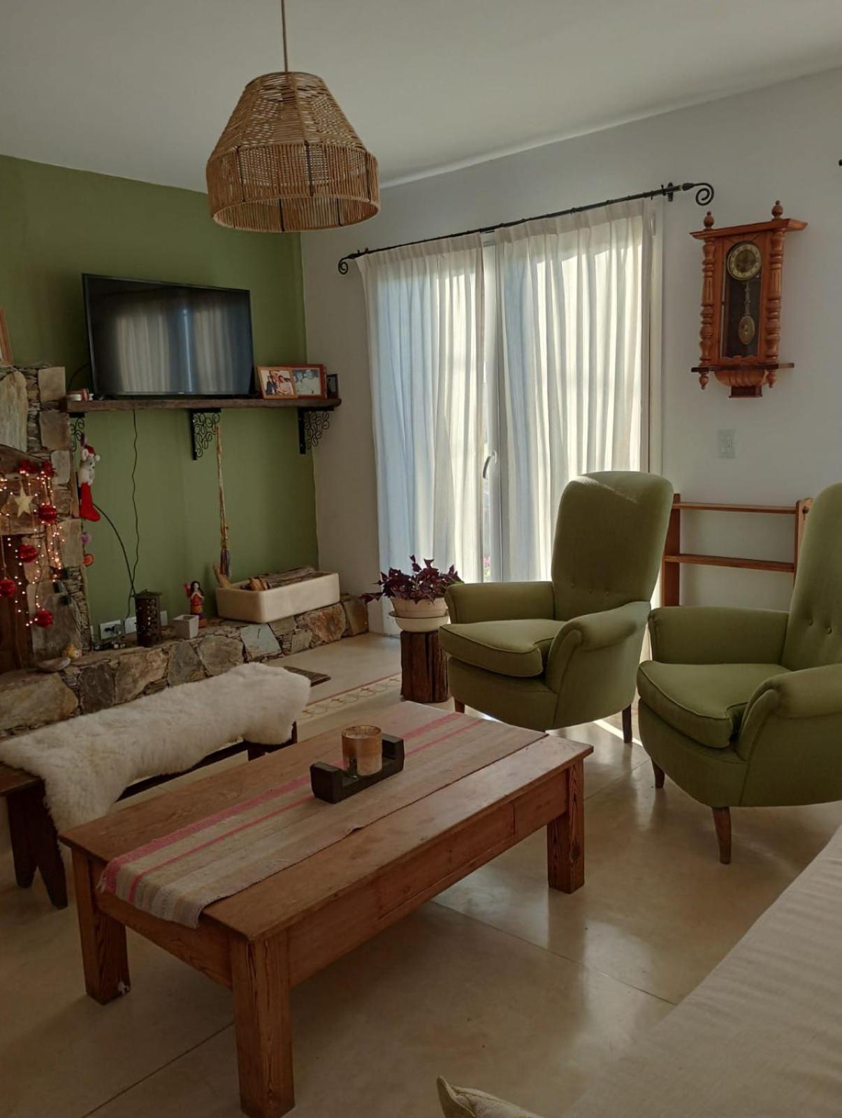 Calida y acogedora casa ubicada en barrio residencial