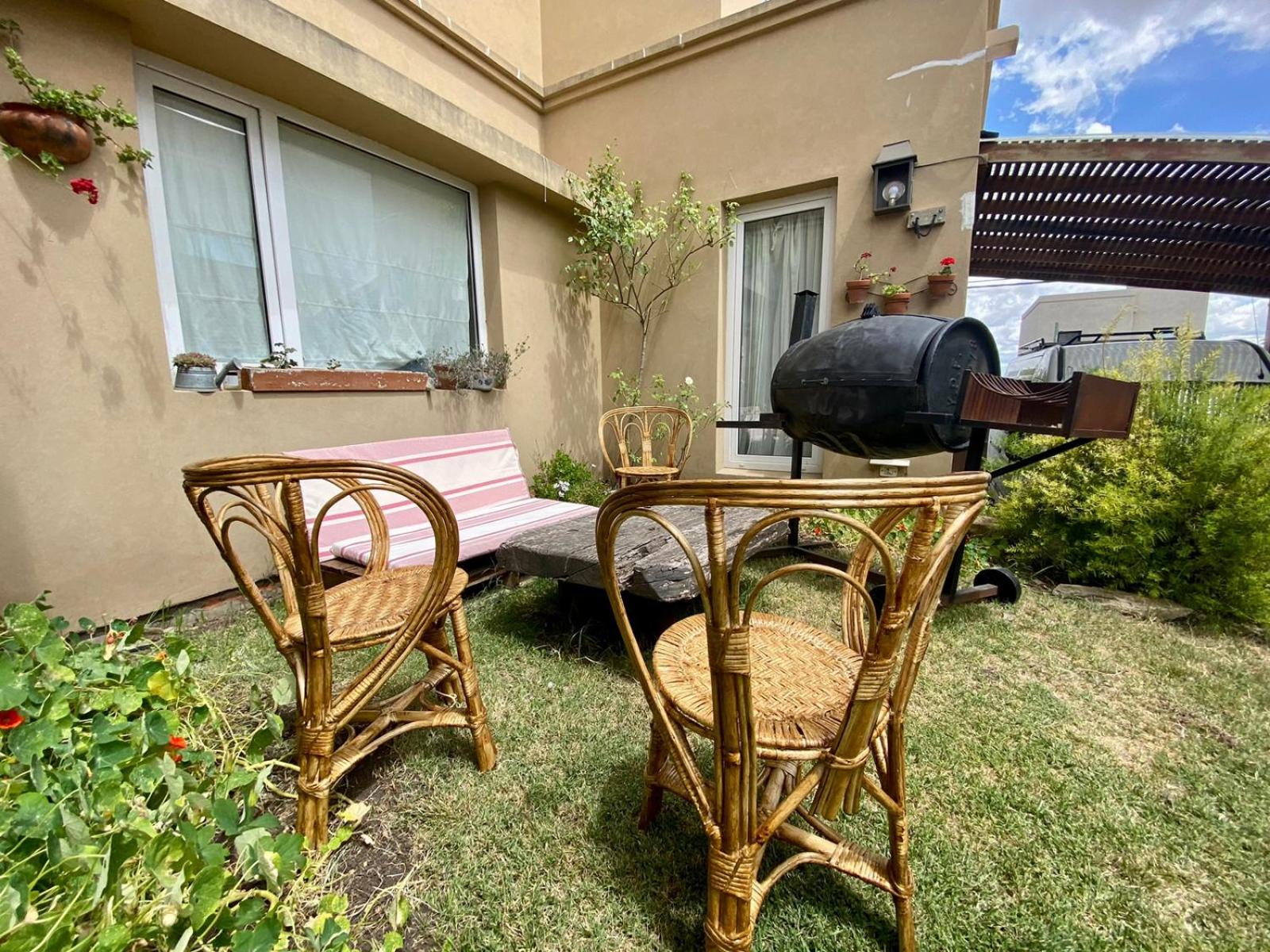 Calida y acogedora casa ubicada en barrio residencial