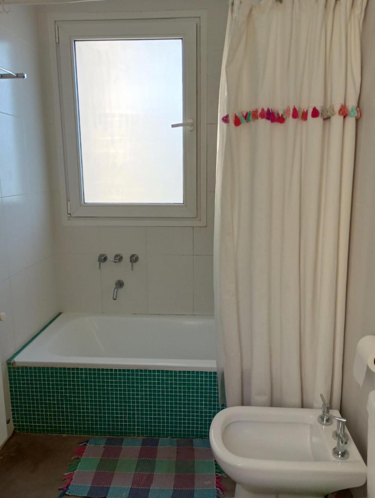 Calida y acogedora casa ubicada en barrio residencial