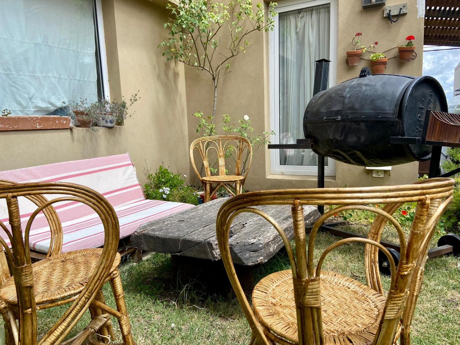 Calida y acogedora casa ubicada en barrio residencial