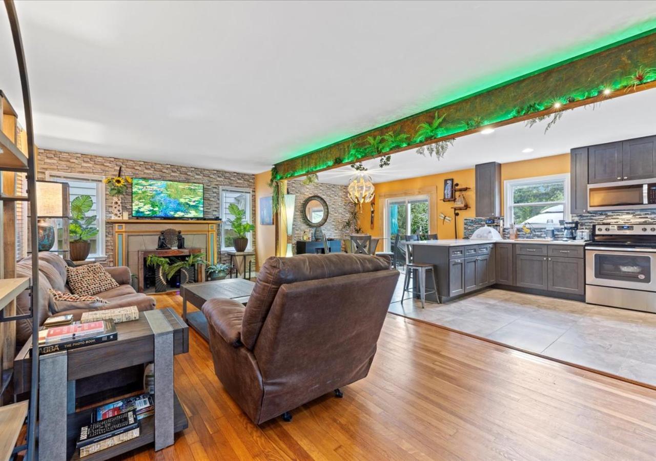 Charming 3 Bedroom House in a Quiet Neighborhood view 4