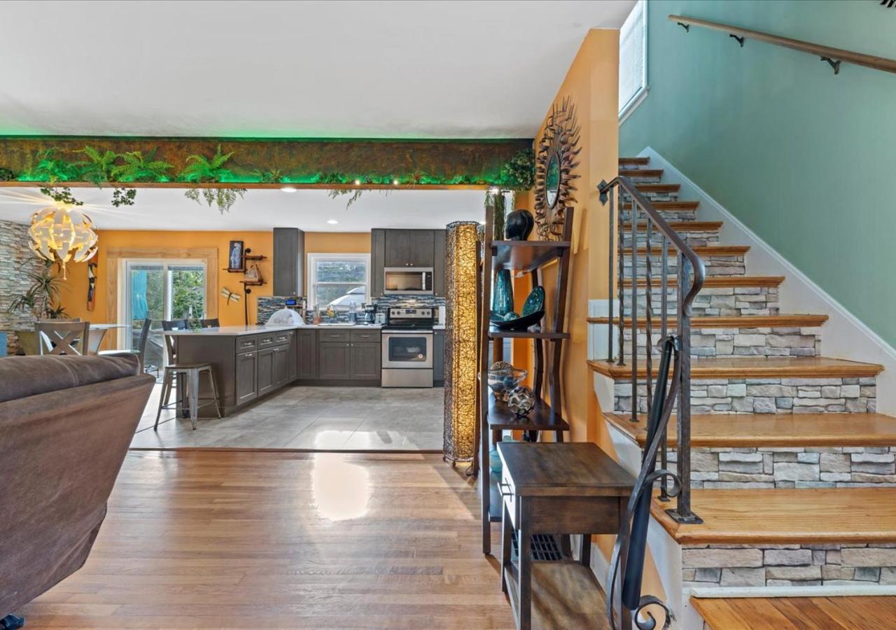 Charming 3 Bedroom House in a Quiet Neighborhood view 2