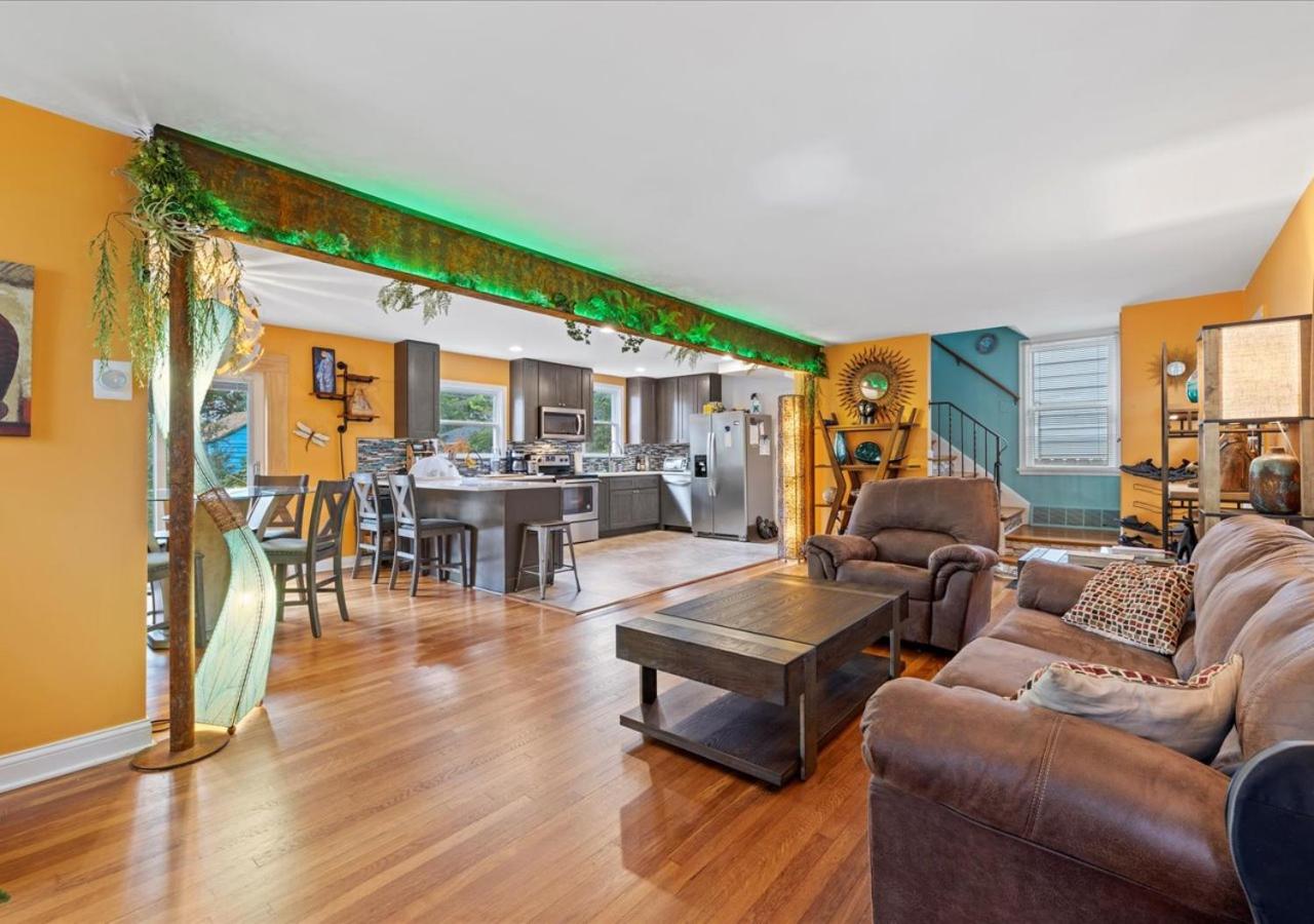 Charming 3 Bedroom House in a Quiet Neighborhood view 3