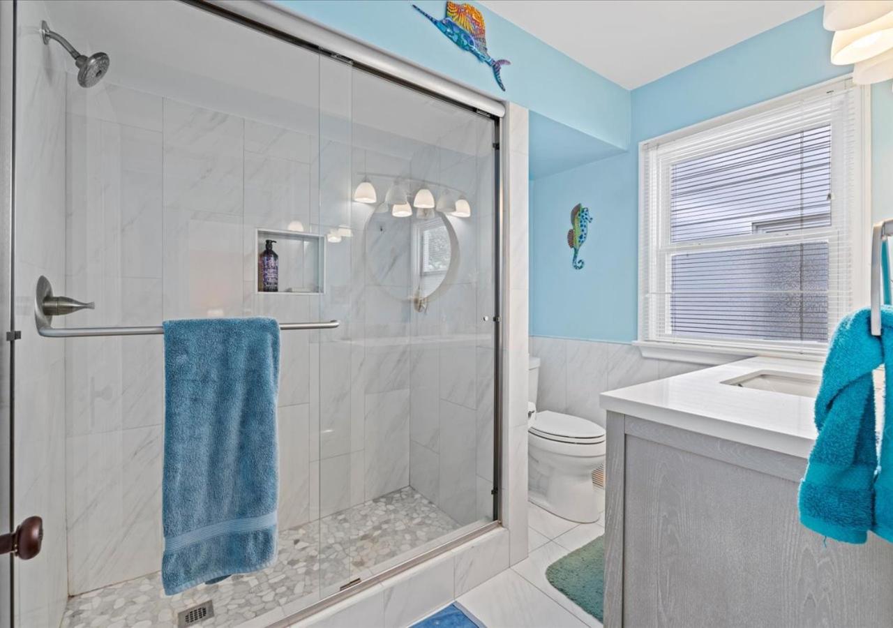 Charming 3 Bedroom House in a Quiet Neighborhood view 5