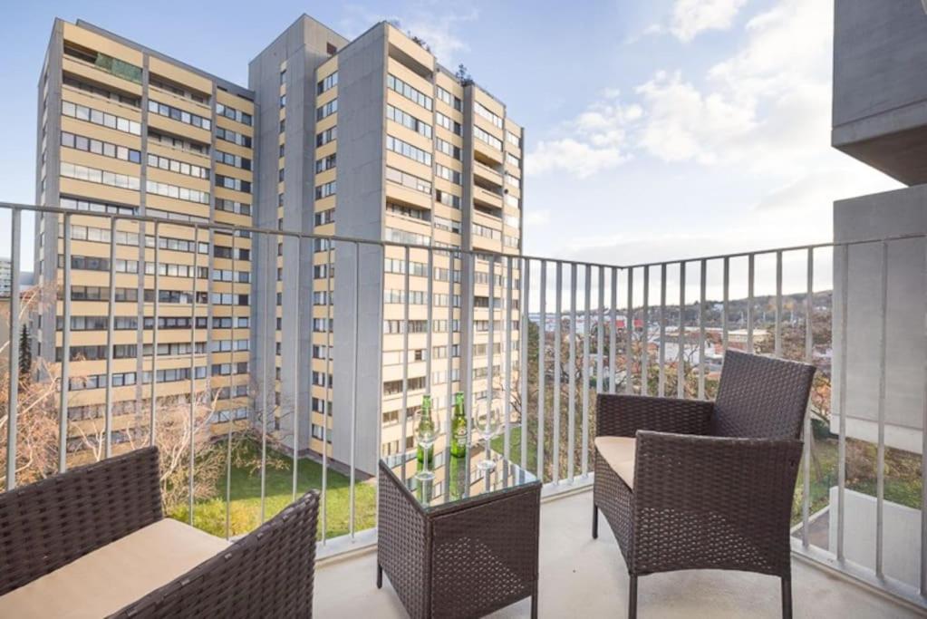 Deluxe City Apartment with balcony! Free Garage Parking included!