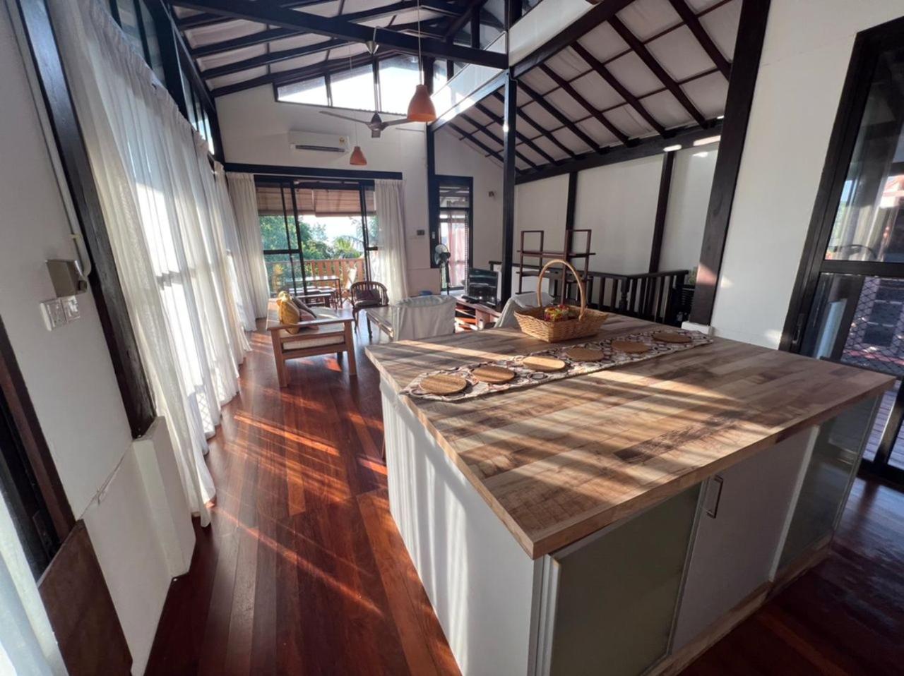 Gaze: Entire Modern Tropical Seaview Villa photo 2