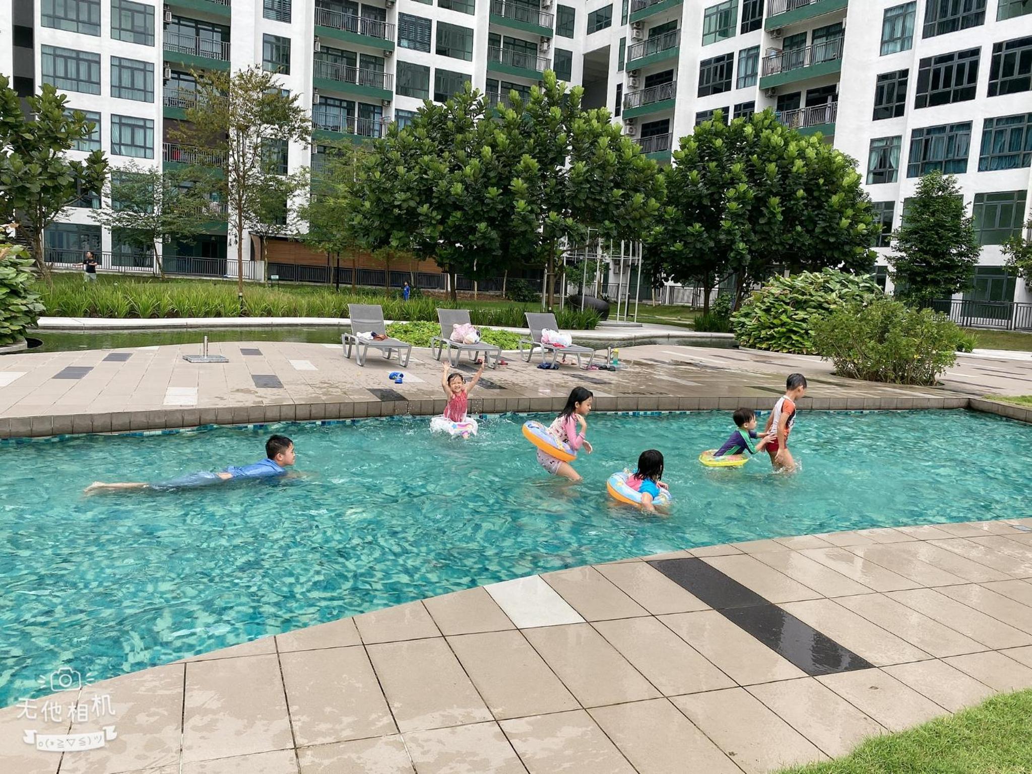 HomeNest JB City Poolview suite by Cozy Home