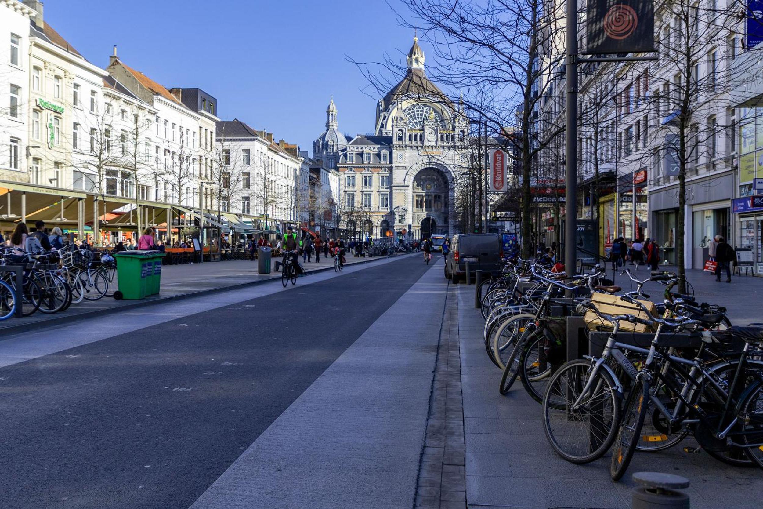 OneLuxStay near Diamond District