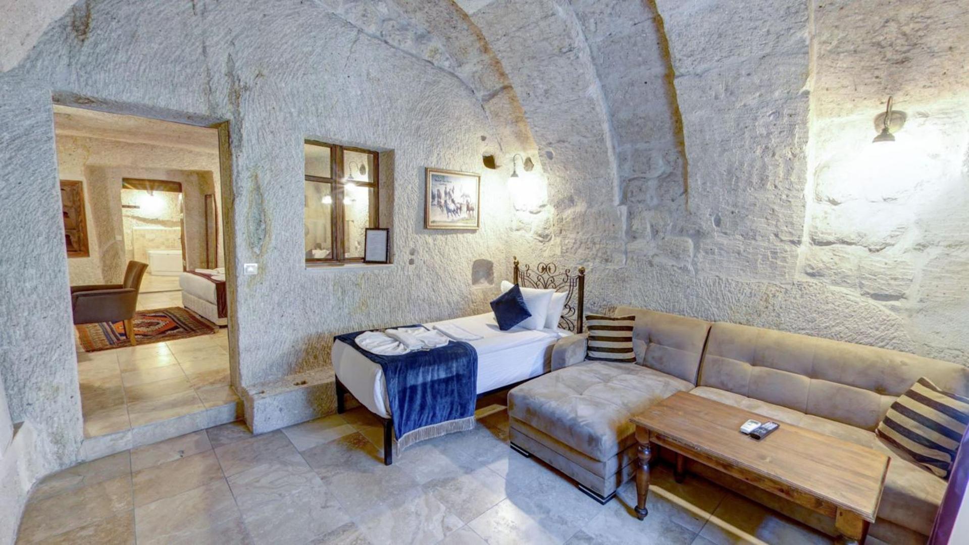 Elegance Cave Suites & Restaurant - Image 26