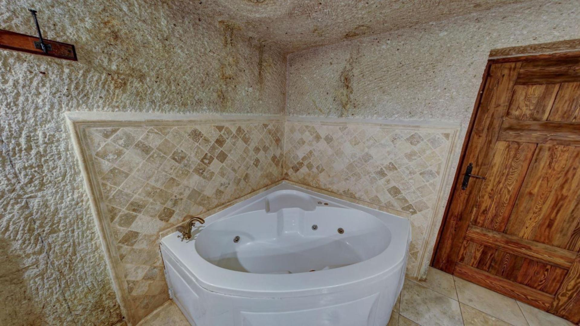 Elegance Cave Suites & Restaurant - Image 24