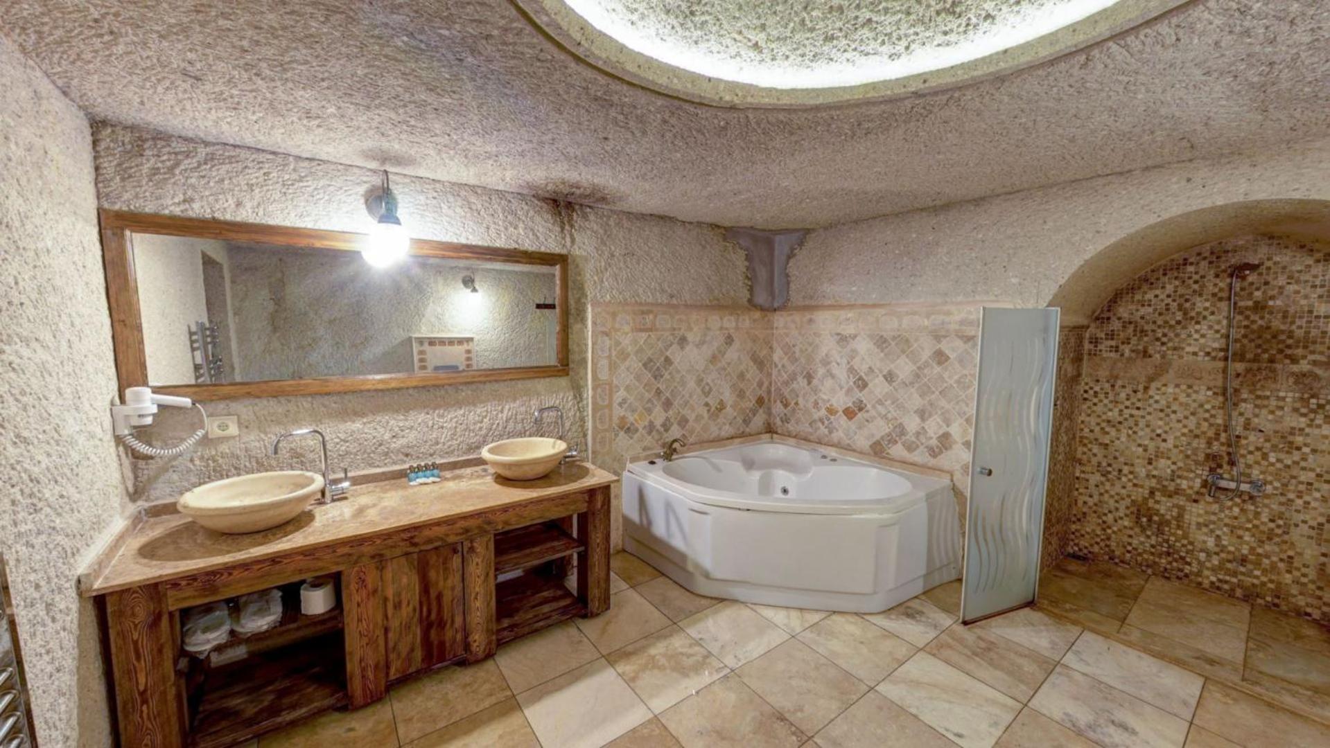 Elegance Cave Suites & Restaurant - Image 32