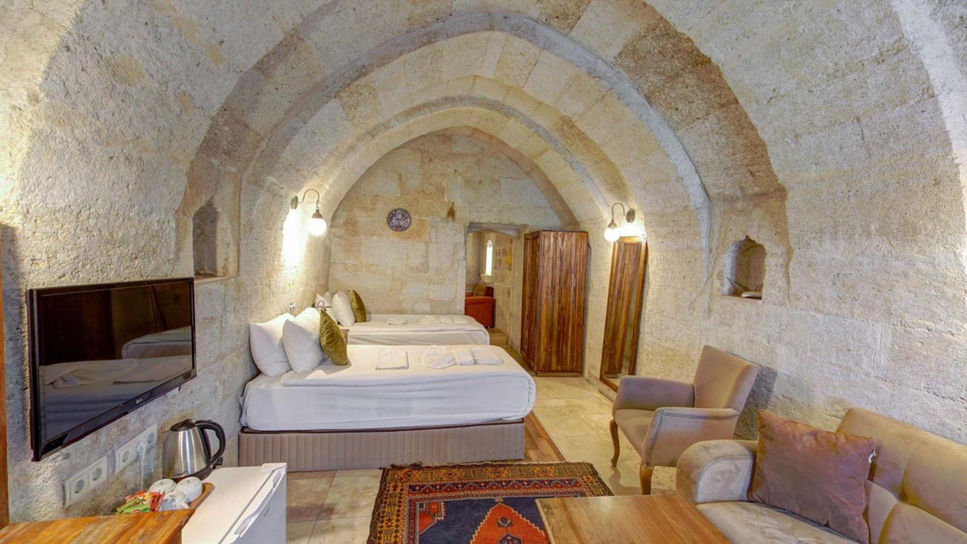 Elegance Cave Suites & Restaurant - Image 31