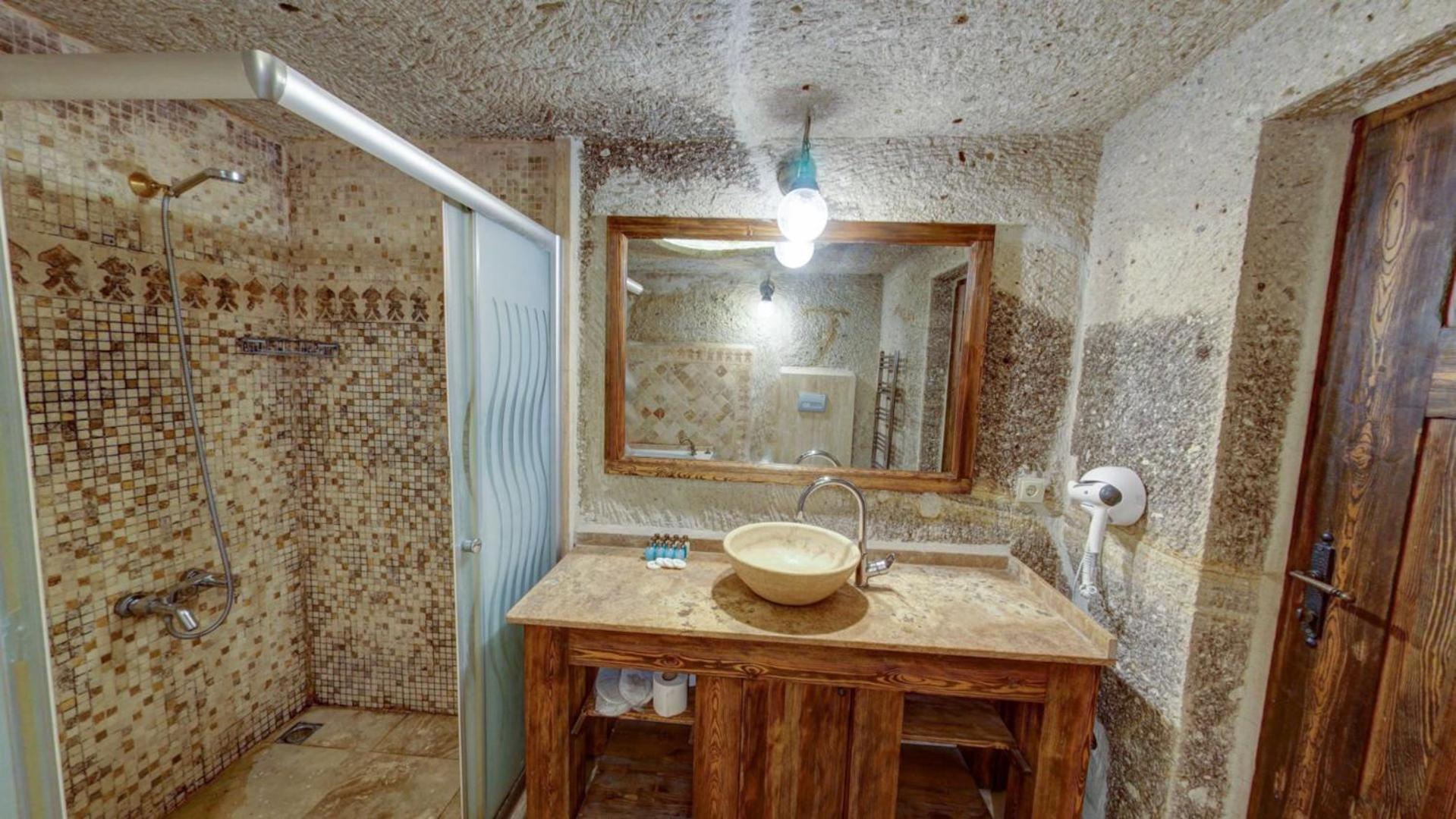 Elegance Cave Suites & Restaurant - Image 40