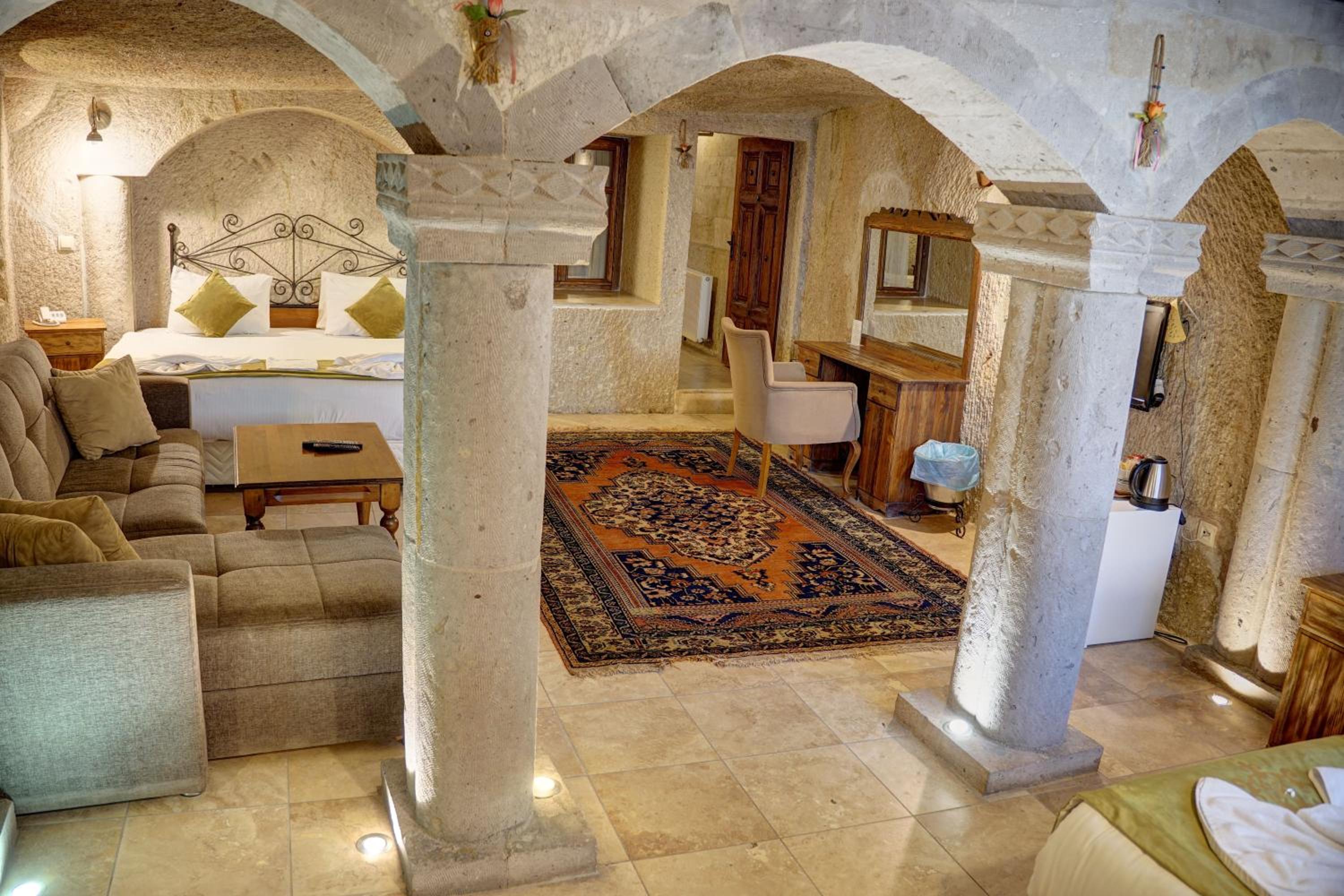 Elegance Cave Suites & Restaurant - Image 99