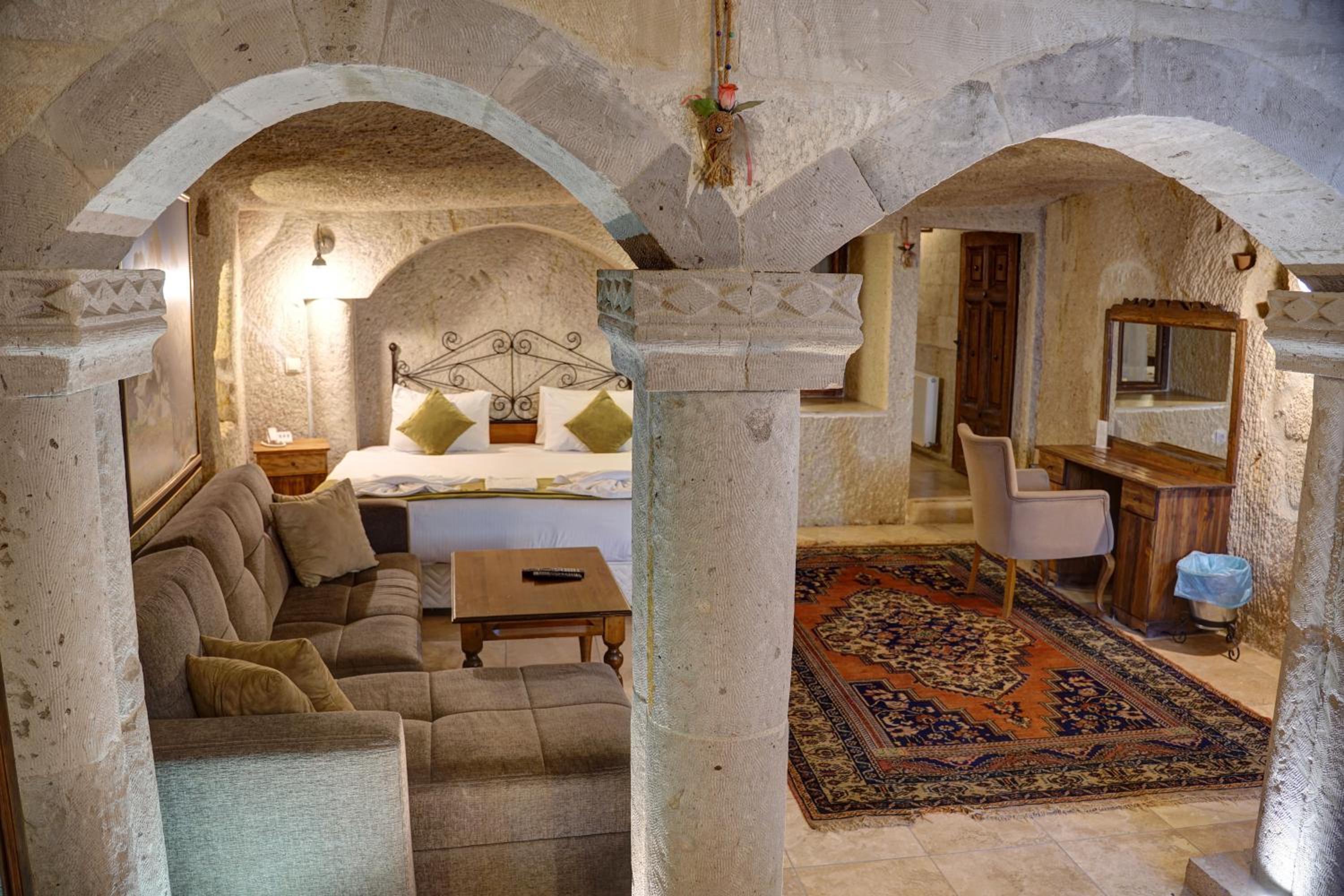 Elegance Cave Suites & Restaurant - Image 98