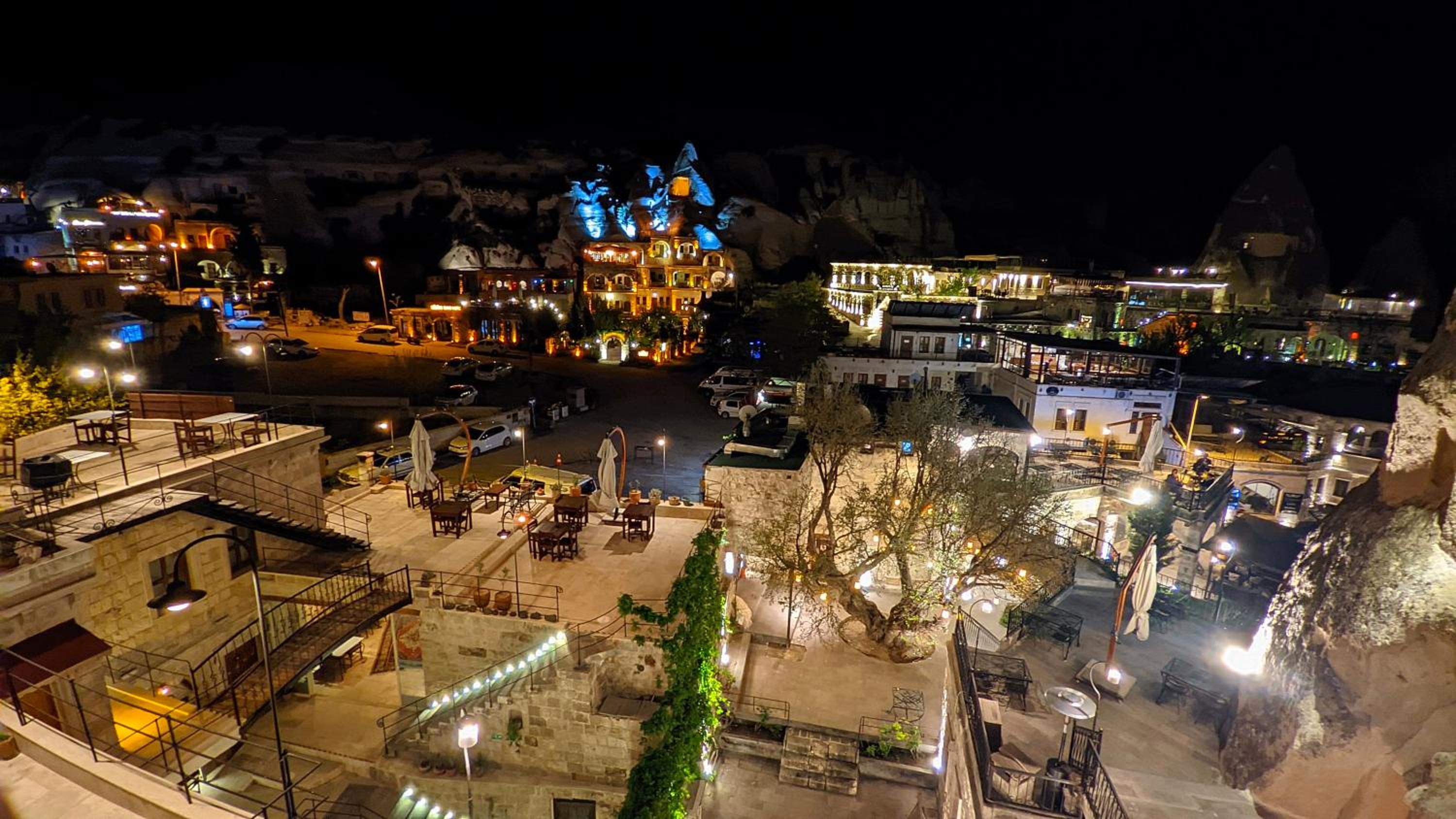 Elegance Cave Suites & Restaurant - Image 16