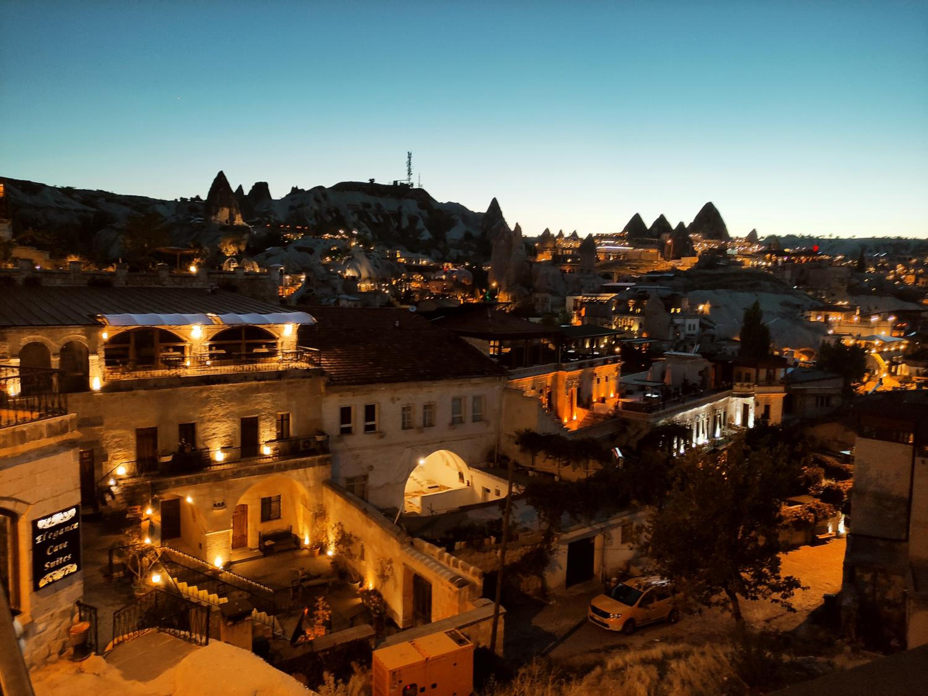 Elegance Cave Suites & Restaurant - Image 19