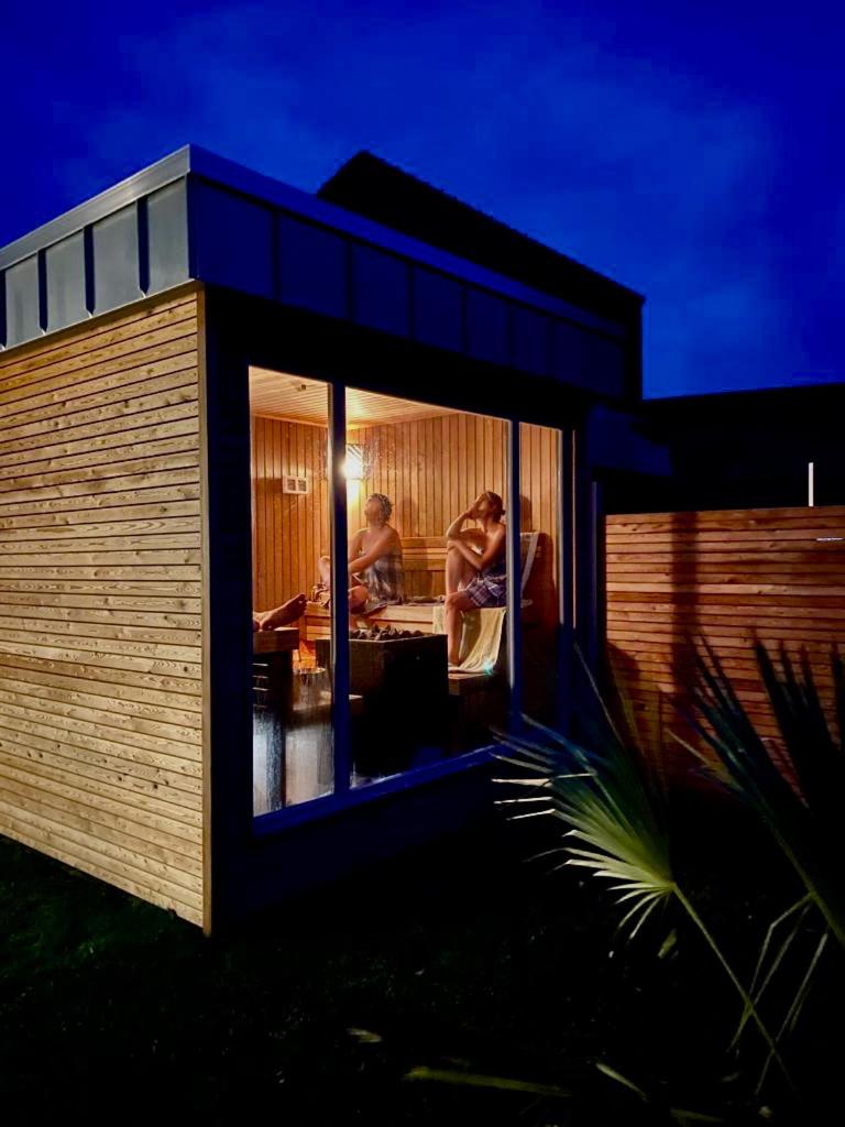 Seevilla am See mit Sauna, Kamin, privatem Steg und Seezugang