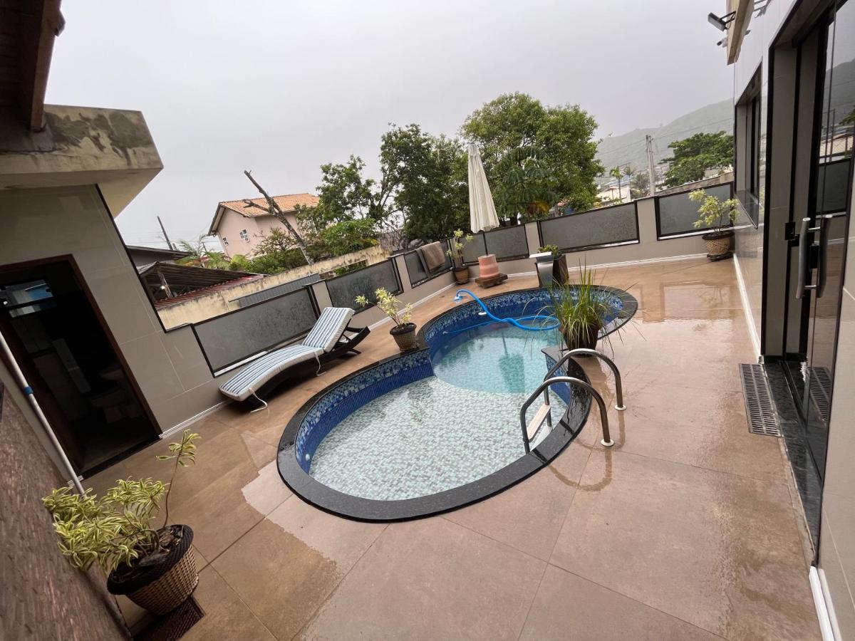 Praia de São Miguel - Penha - SC - Casa com piscina a 200 mts da praia