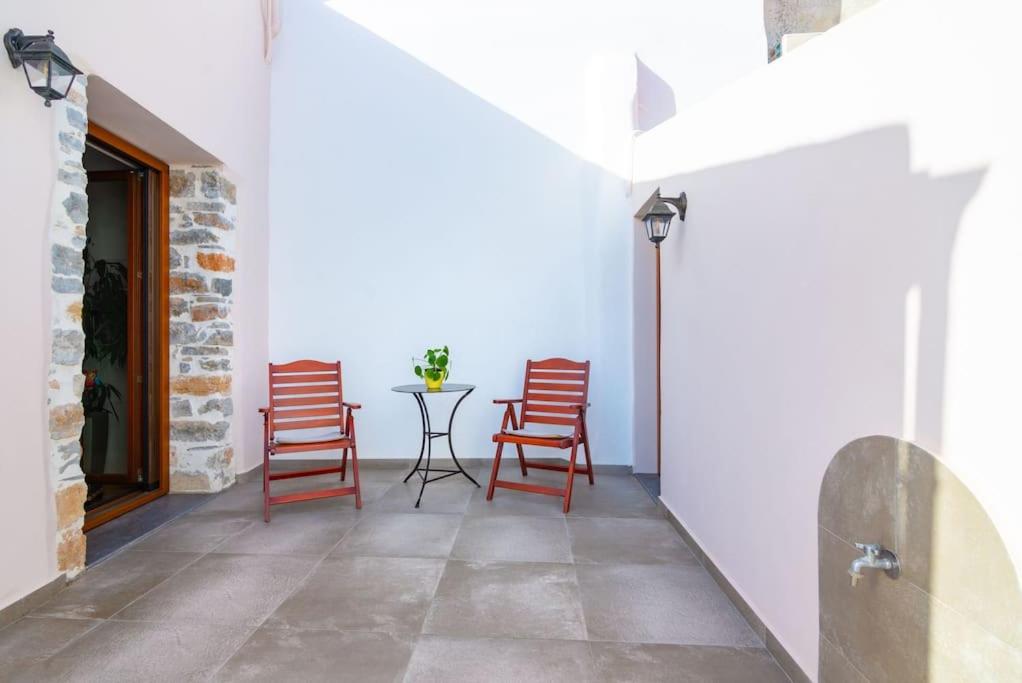 Odysseus House