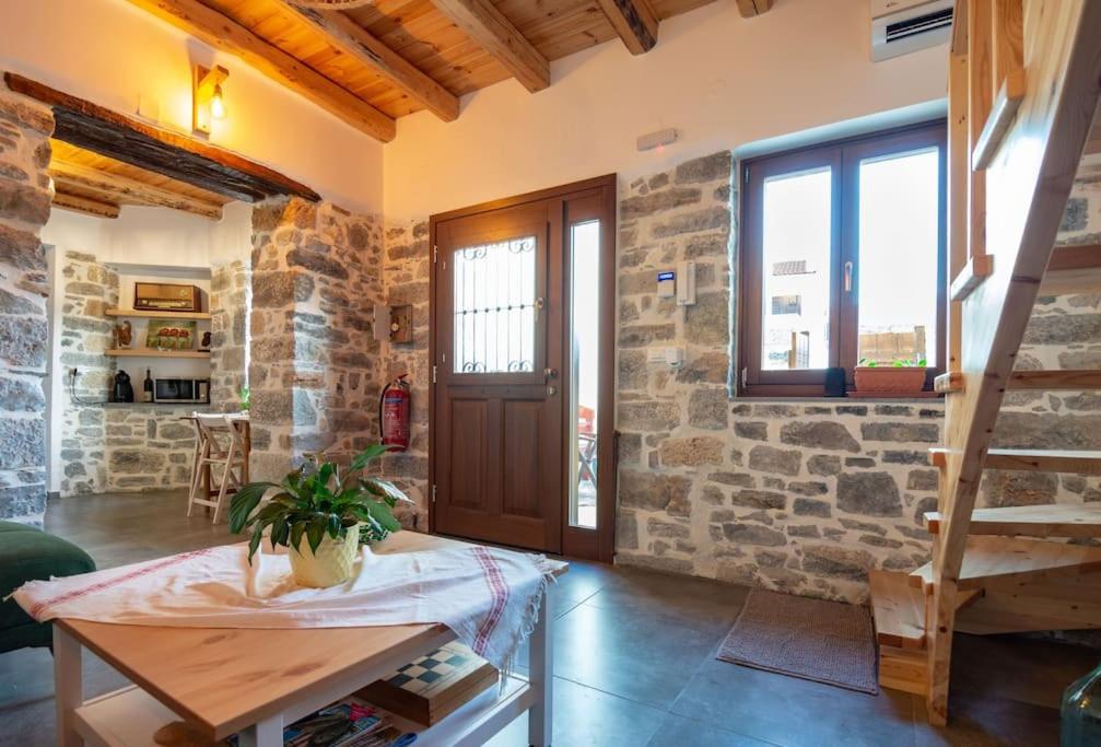 Odysseus House