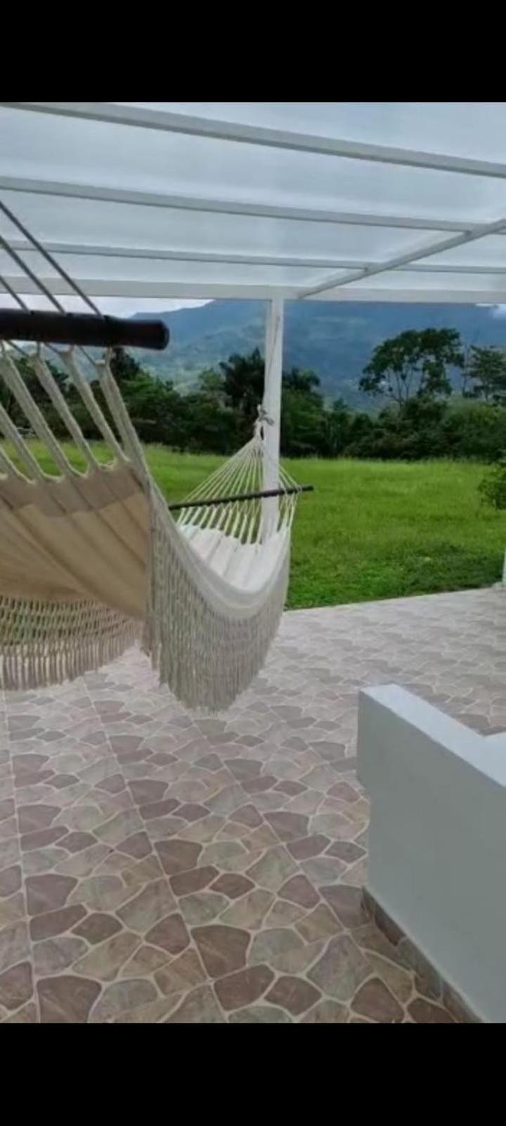 VILLETA, CASA CAMPESTRE CERCA DE PAYANDE
