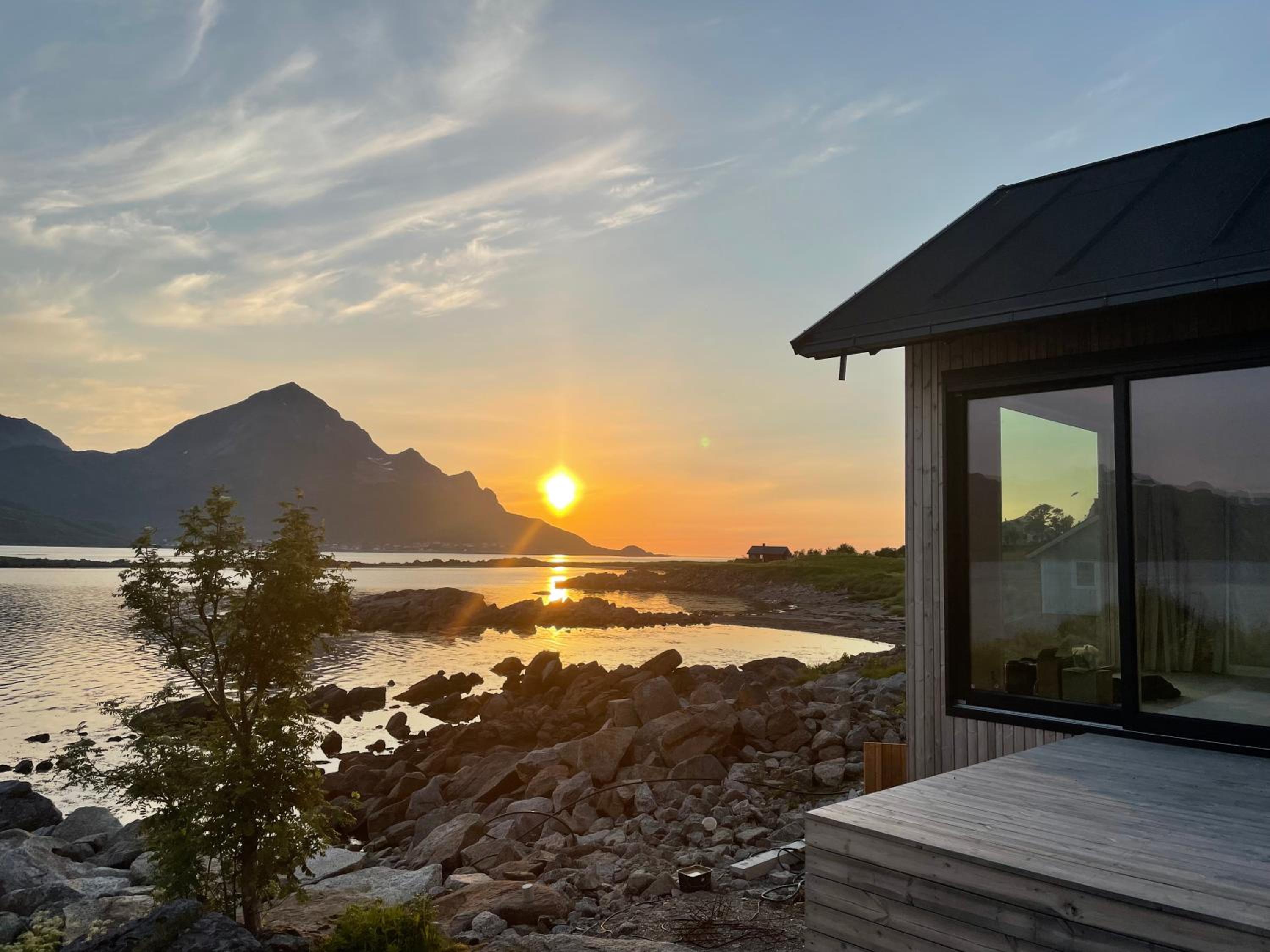 Superior Cabin with Private Beach Lofoten view 5