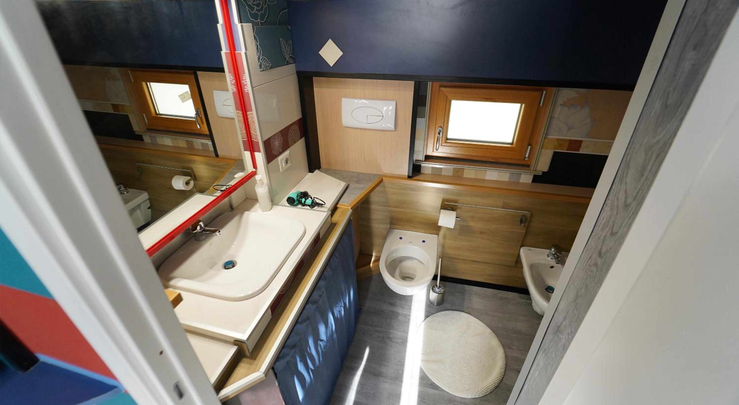RESIDENCE SOLARIDE apartments, FREE PRIVATE PARKING WITH VIDEOSURVELLIANCE and SHUTTLE SERVICE