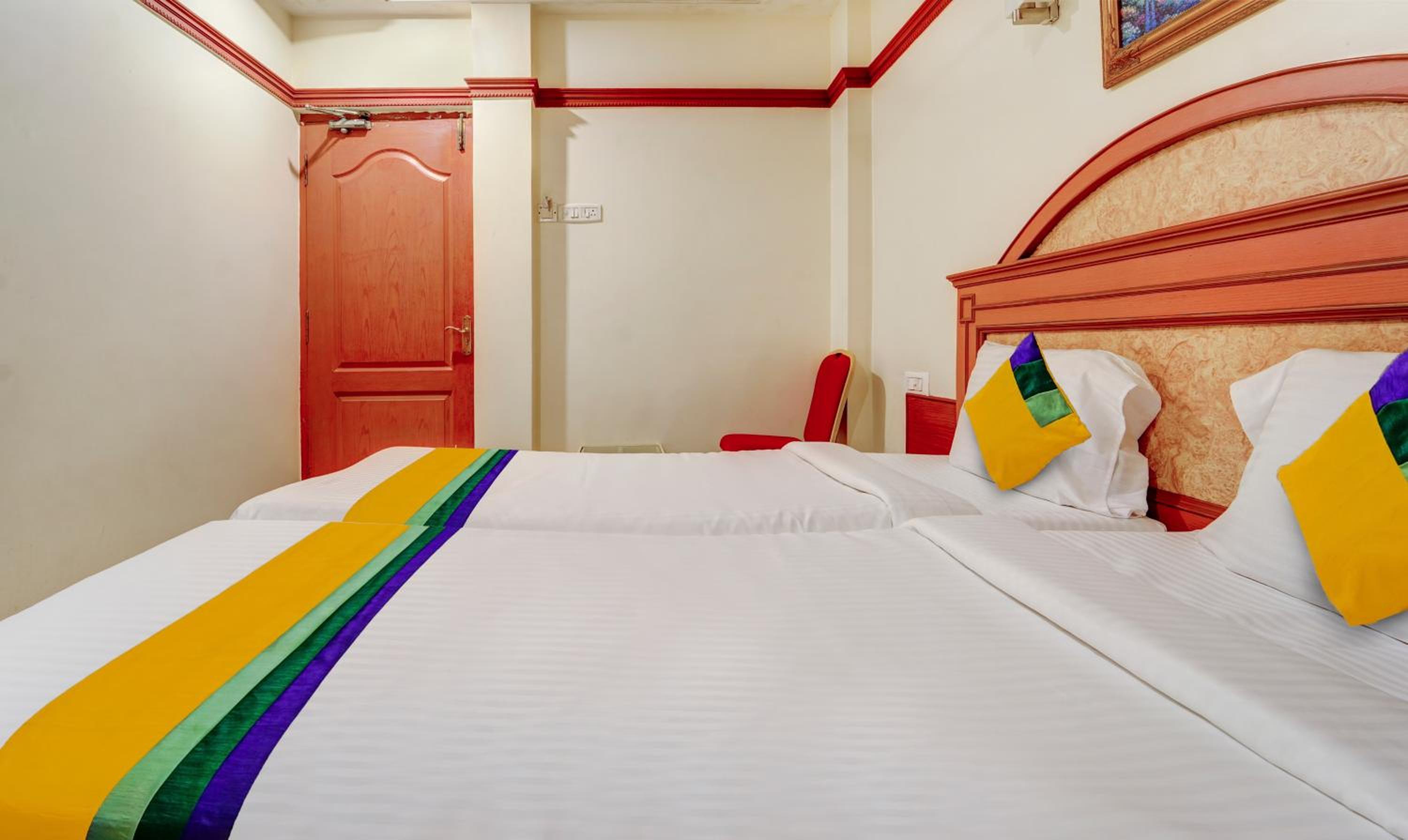 Itsy Hotels Coastal Grand Sathyam