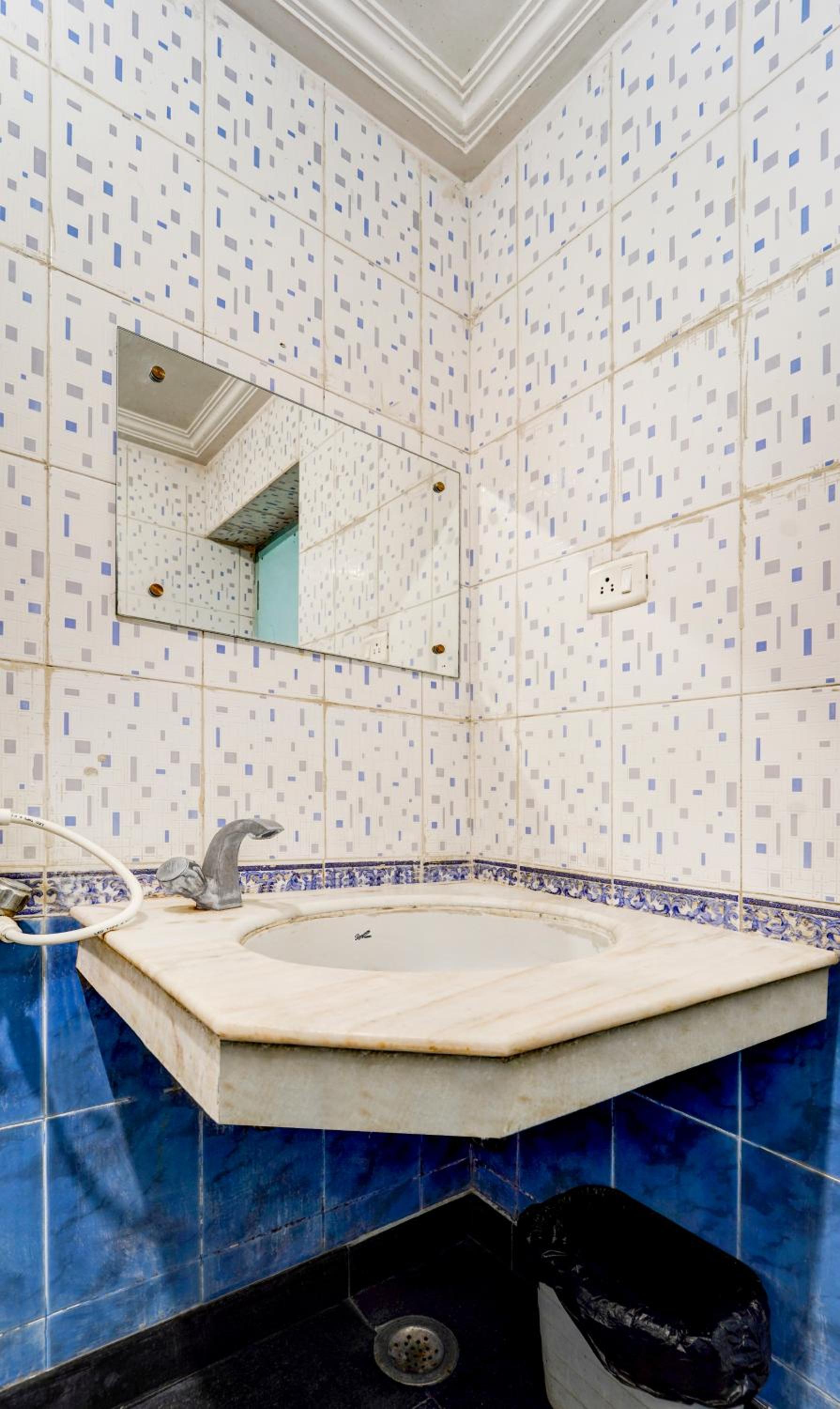 Itsy Hotels Coastal Grand Sathyam