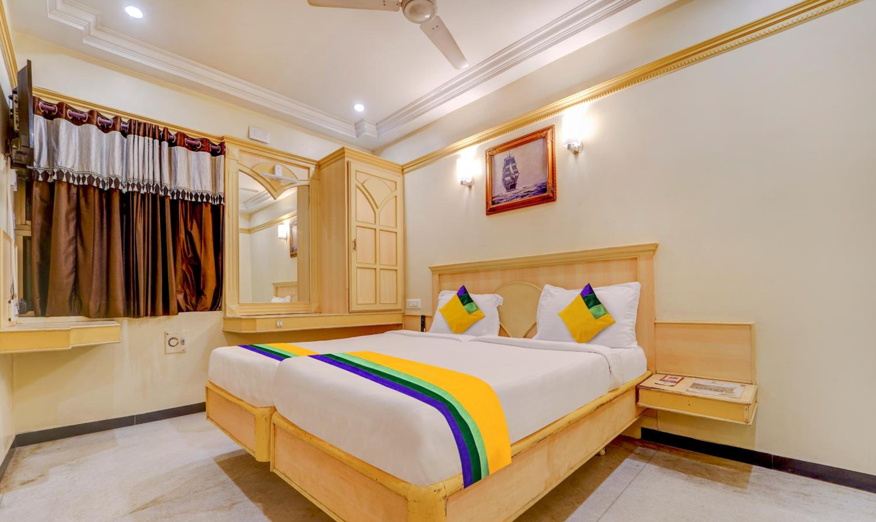Itsy Hotels Coastal Grand Sathyam