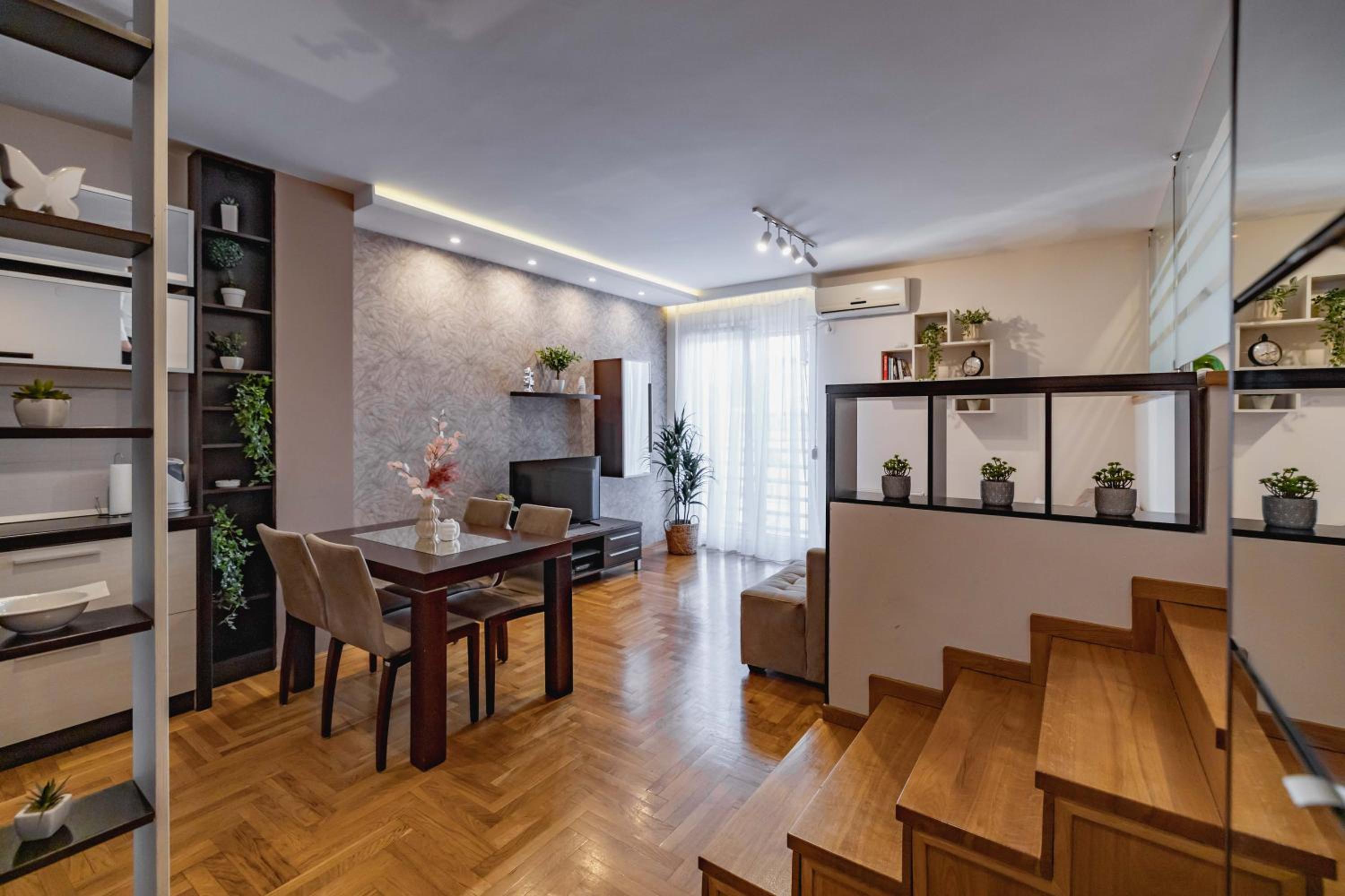 Simpatico Apartments with free parking view 4