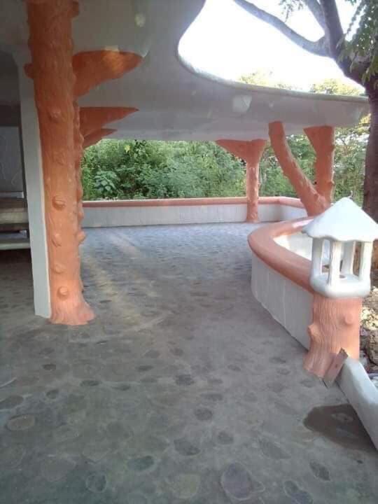 Flintstone Mini-Cave