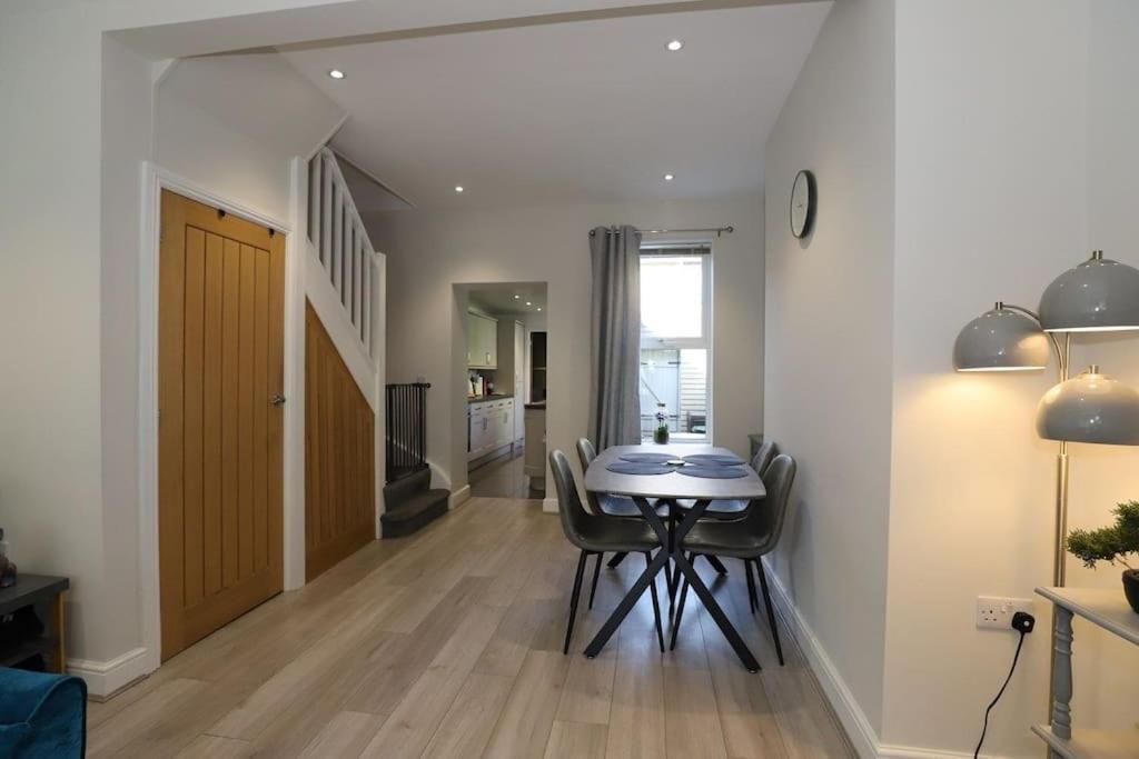 Luxury House Near City Center Hospital &Superstore view 4