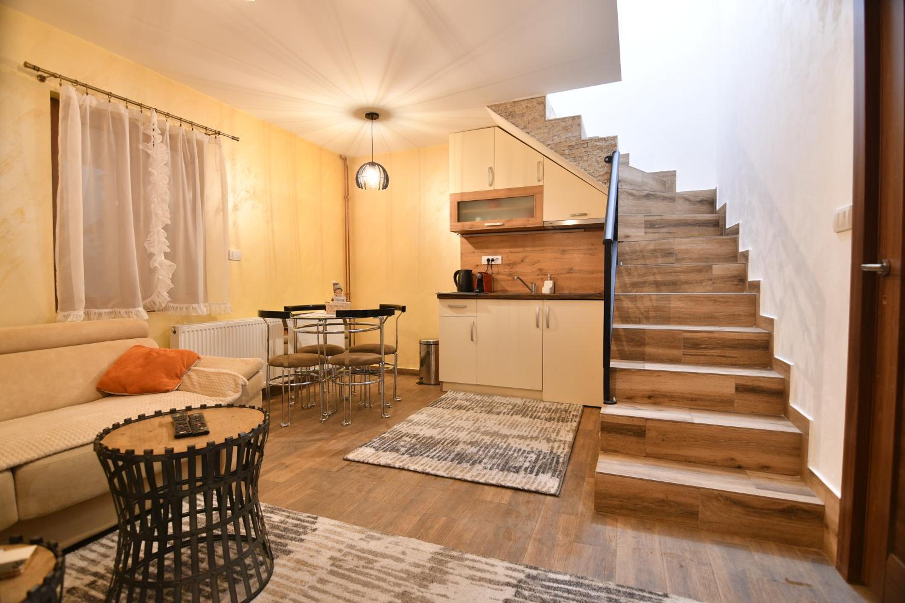 Brvnara Mont view 5