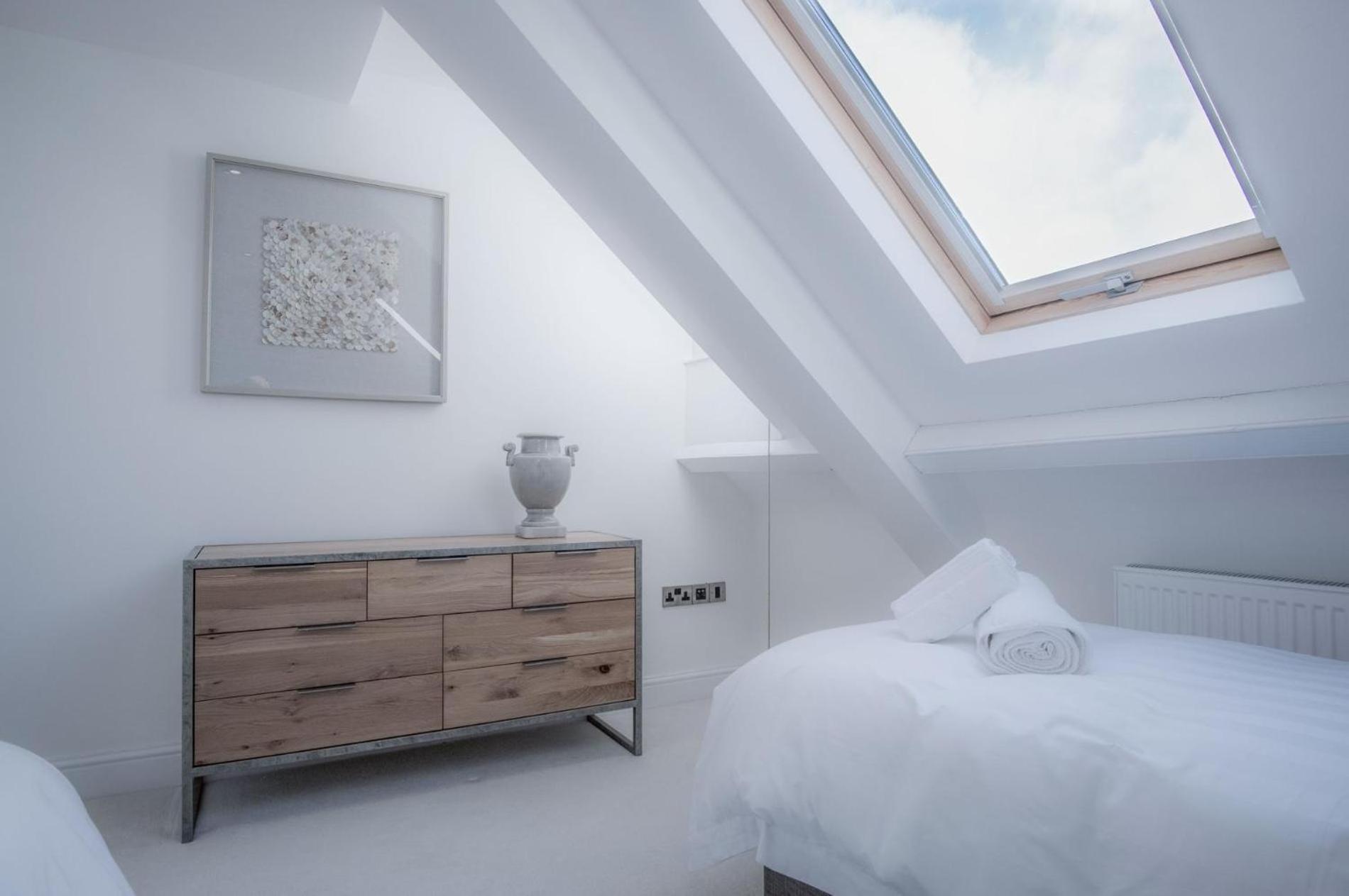 Skylark - 2 Bedroom Apartment - Tenby view 5
