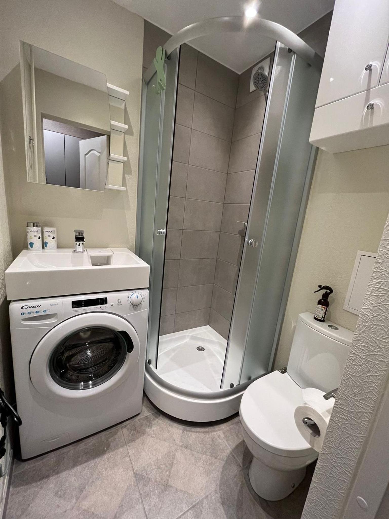 Beautiful Apartment Great Location FREE PARKING view 4