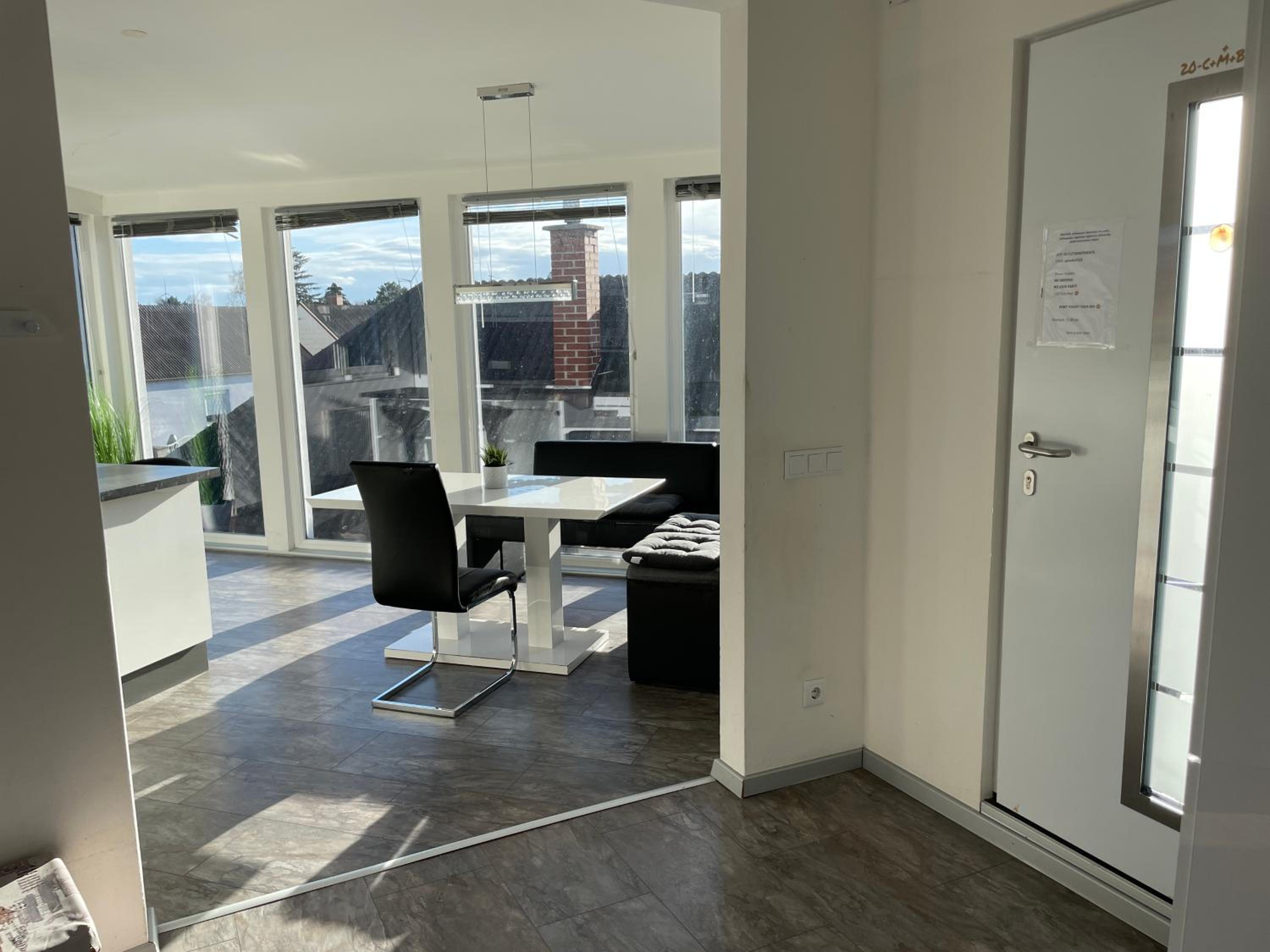 Cozy Apartment next Outlet Center & Airport with Pool & Garden