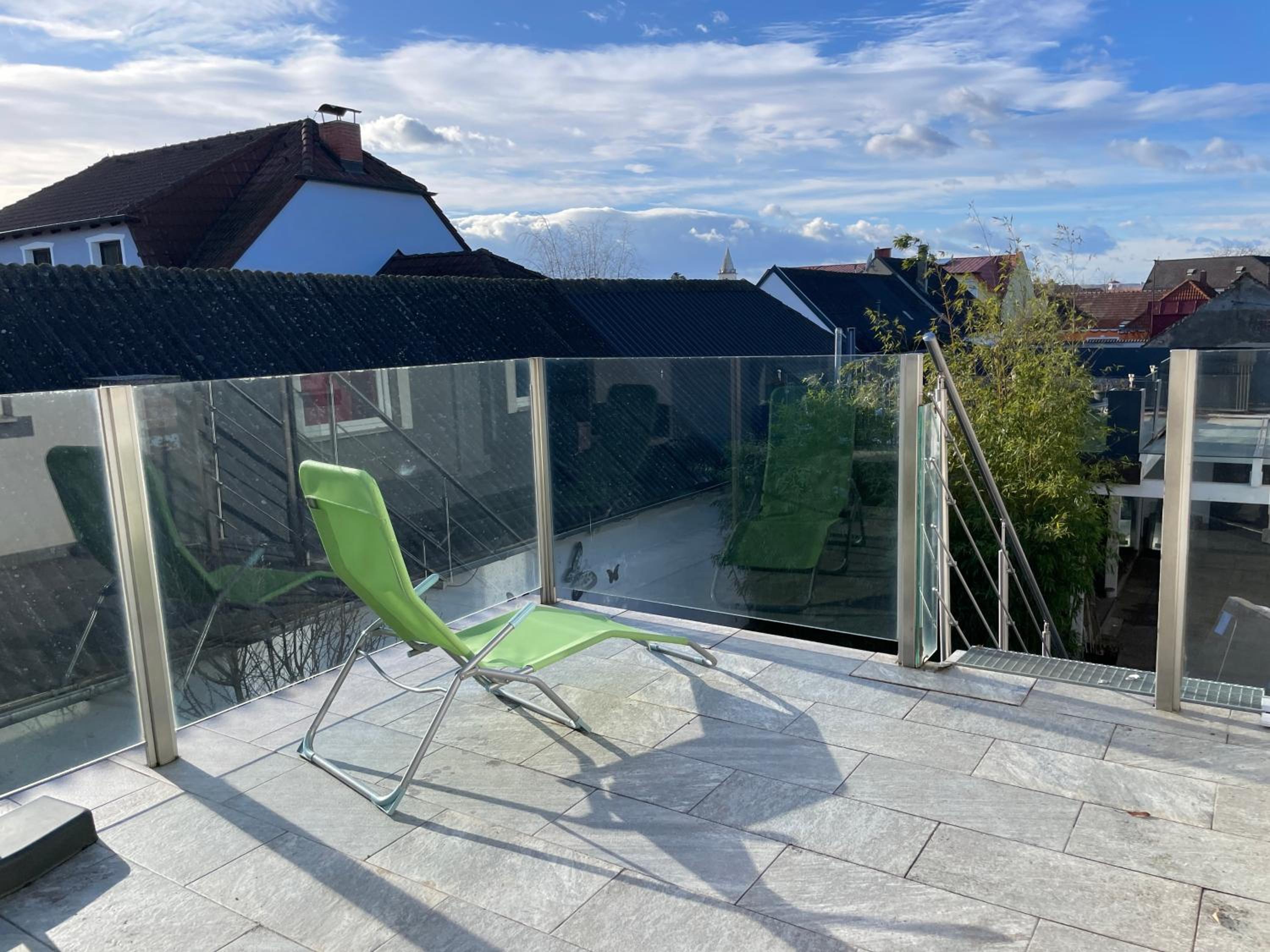 Cozy Apartment next Outlet Center & Airport with Pool & Garden